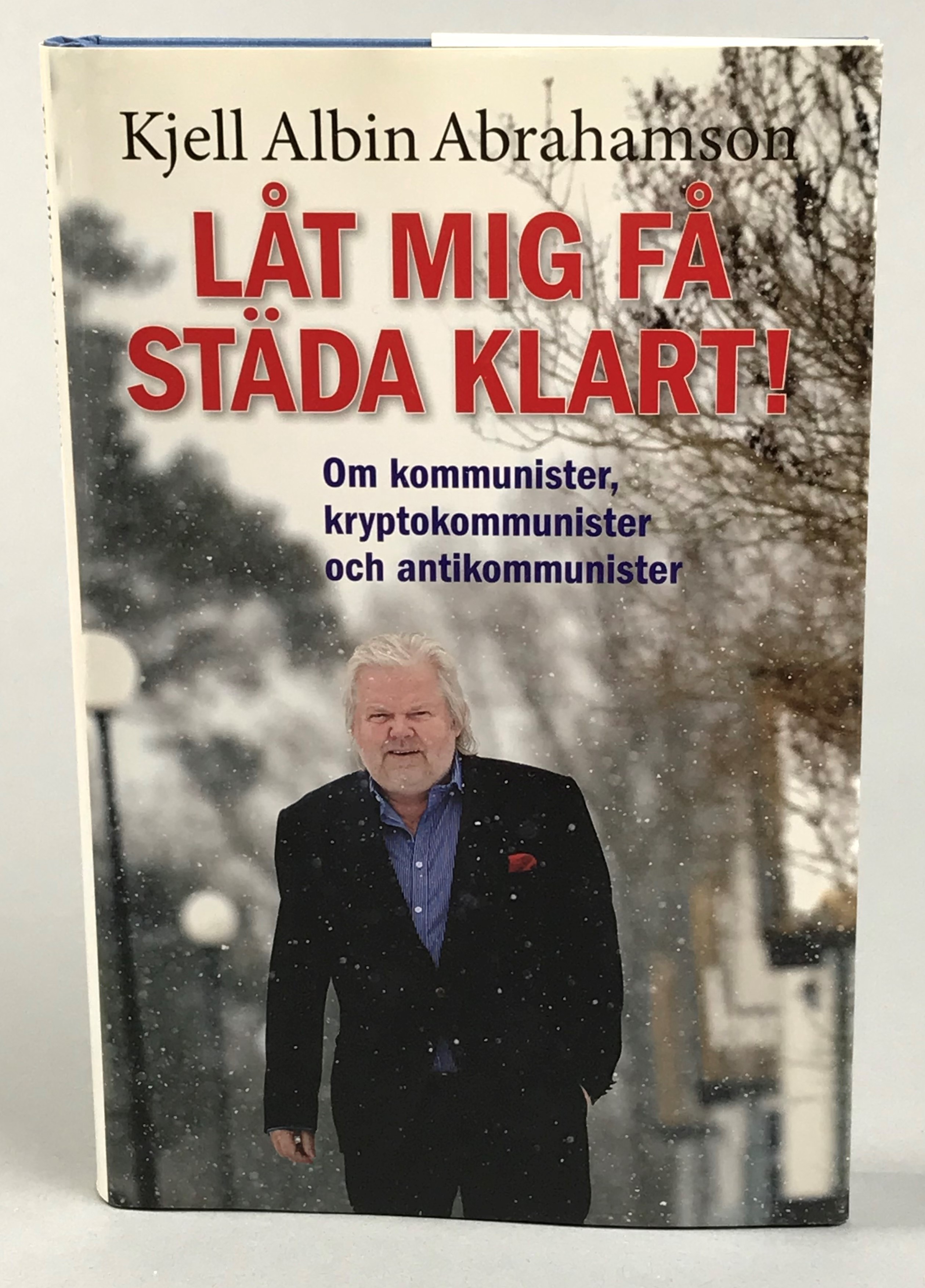 Låt mig få städa klart! Om kommunister, kryptokommunister och antikommunister. [Utg. av] Hjalmarson & Högberg.