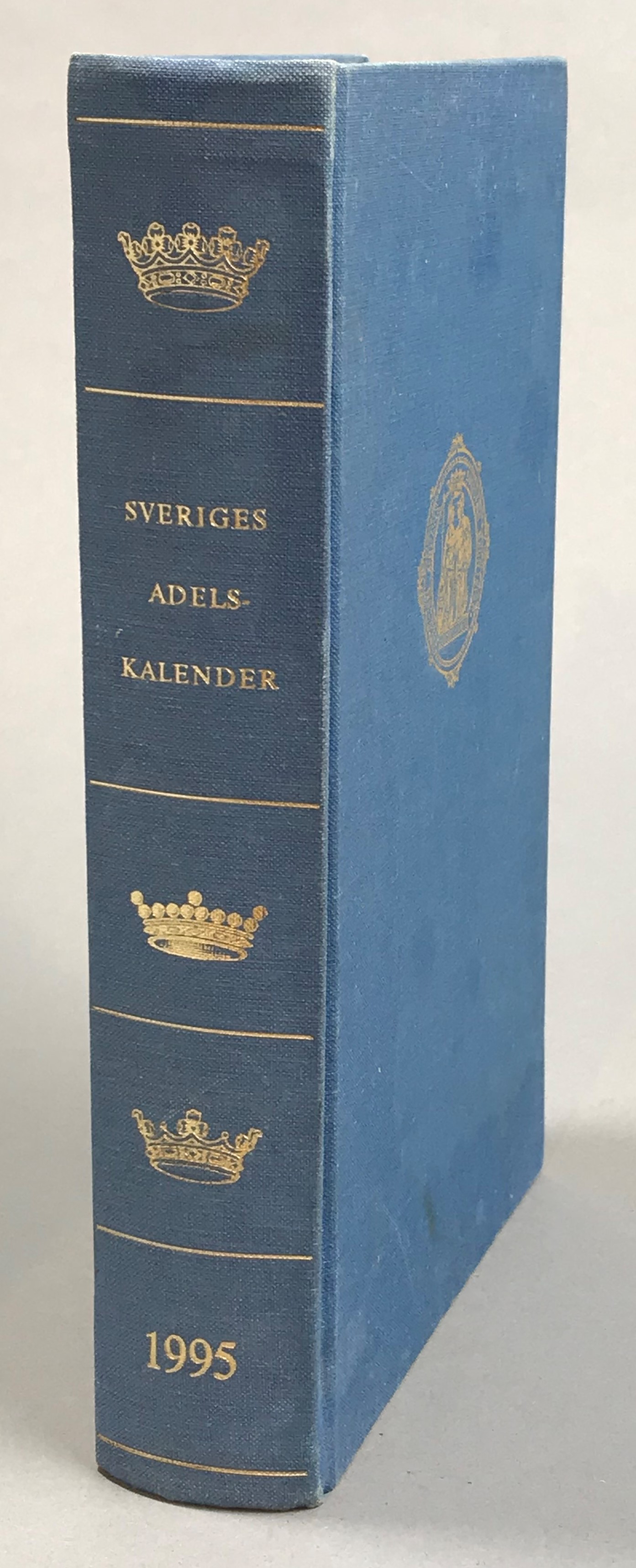 Sveriges ridderskap och adels kalender 1995. Utgiven av riddarhusdirektionen. Hundrade årgången.