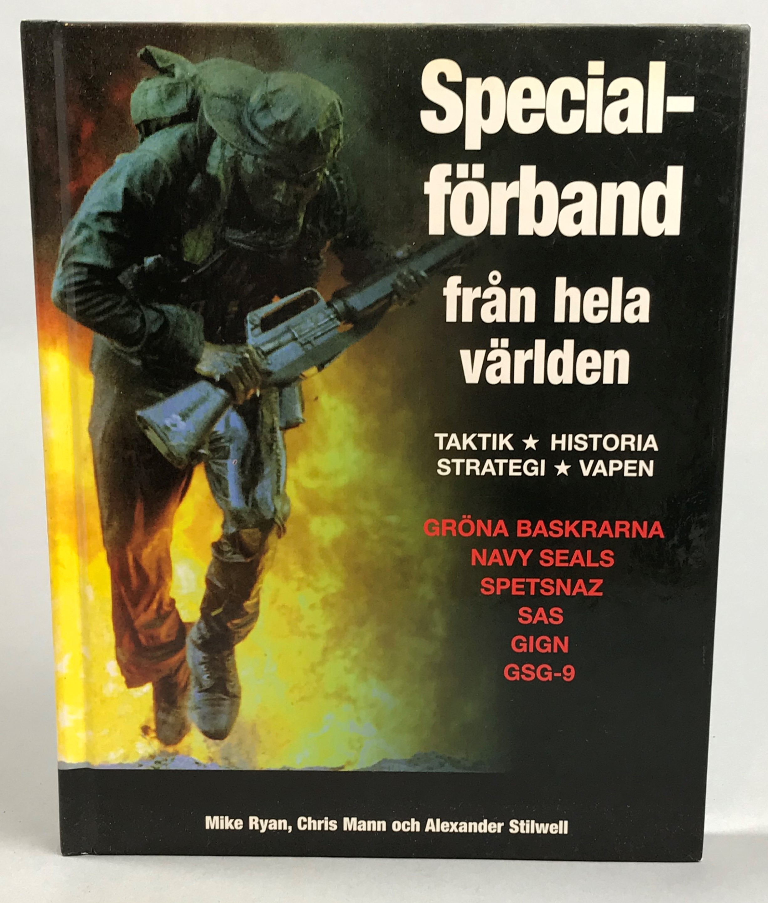 Specialförband från hela världen. Taktik, historia, strategi, vapen. [Utg. av] Svenskt militärhistoriskt bibliotek.