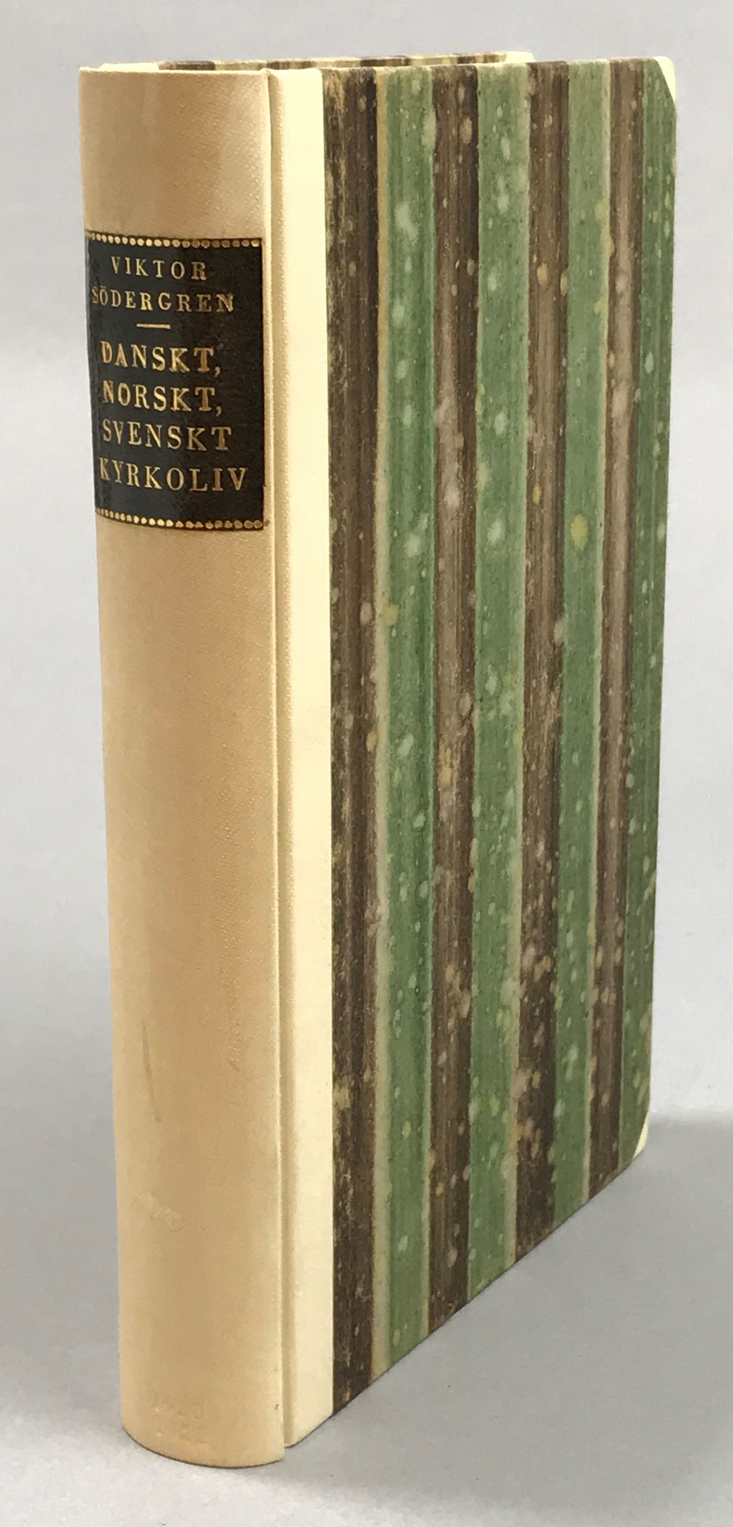 Danskt kyrkoliv och svenskt. Några bilder och jämförelser. [bunden med:] Norskt och svenskt i kyrkoliv och folkvärld. Några huvuddrag och sammanställningar. [Utg. av] C.W.K. Gleerups förlag.