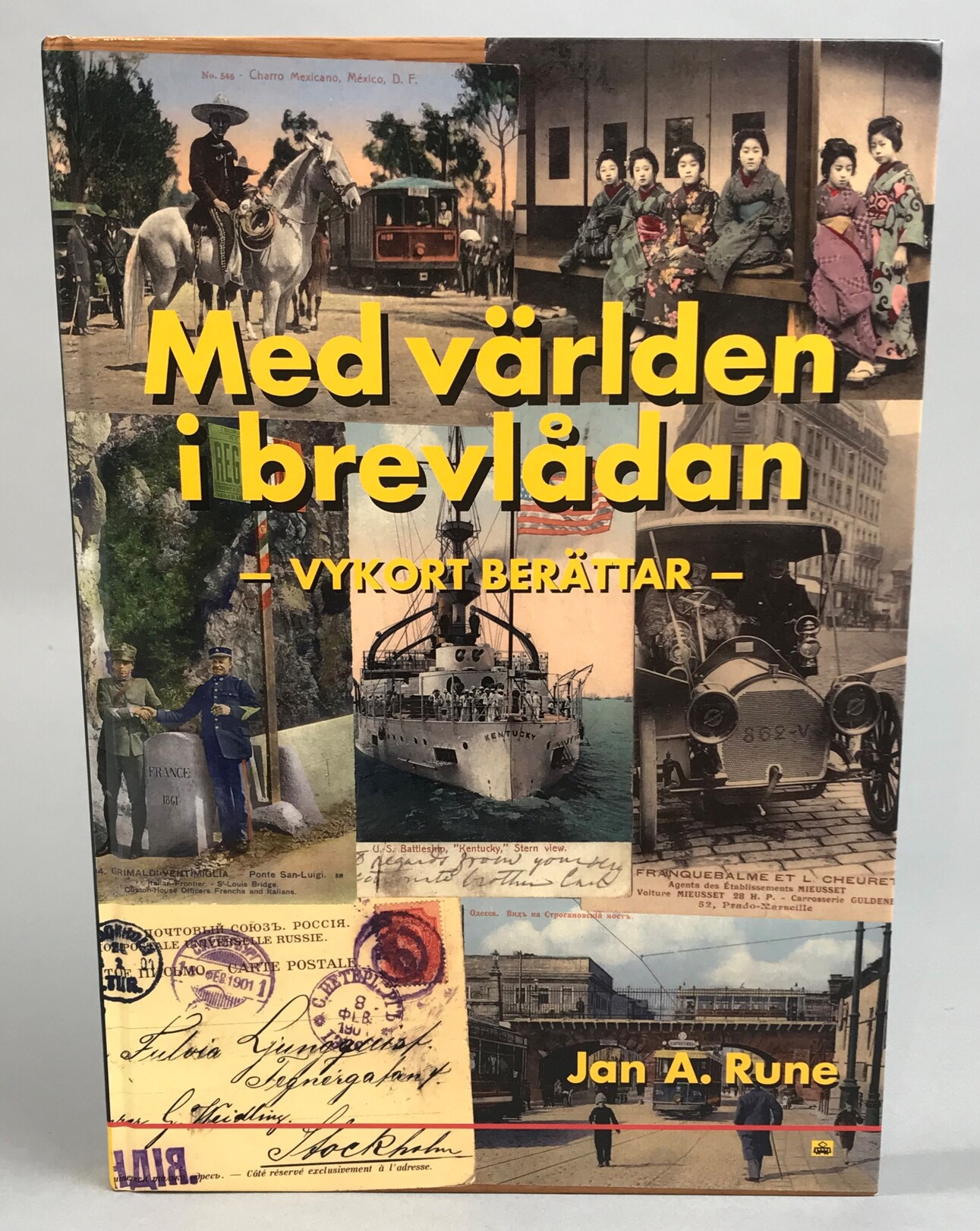 Med världen i brevlådan. Vykort berättar. [Utg. av] Trafik-nostalgiska förlaget.