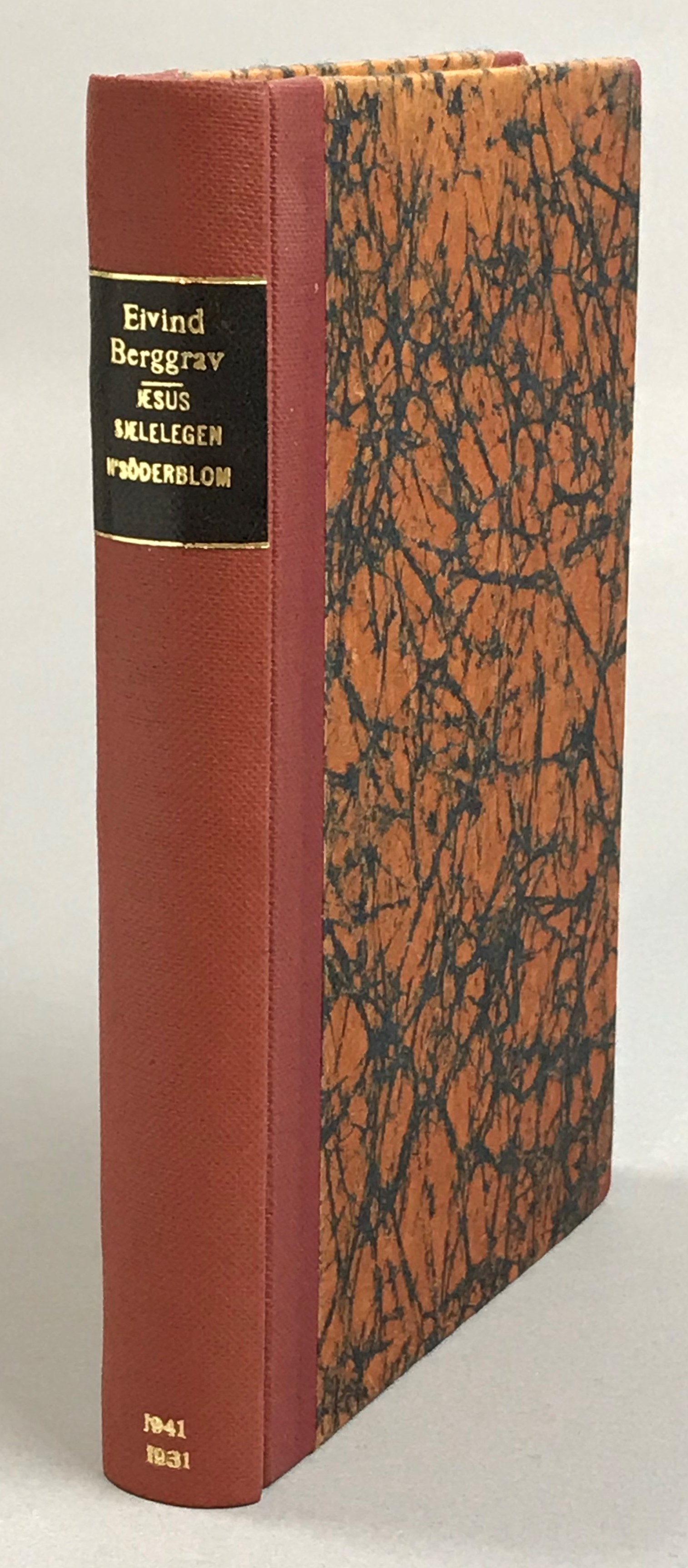 Mannen Jesus, sjelelægen. En skisse. [bunden med:] Nathan Söderblom. Geni og karakter. [Utg. av] H. Aschehoug & Co.