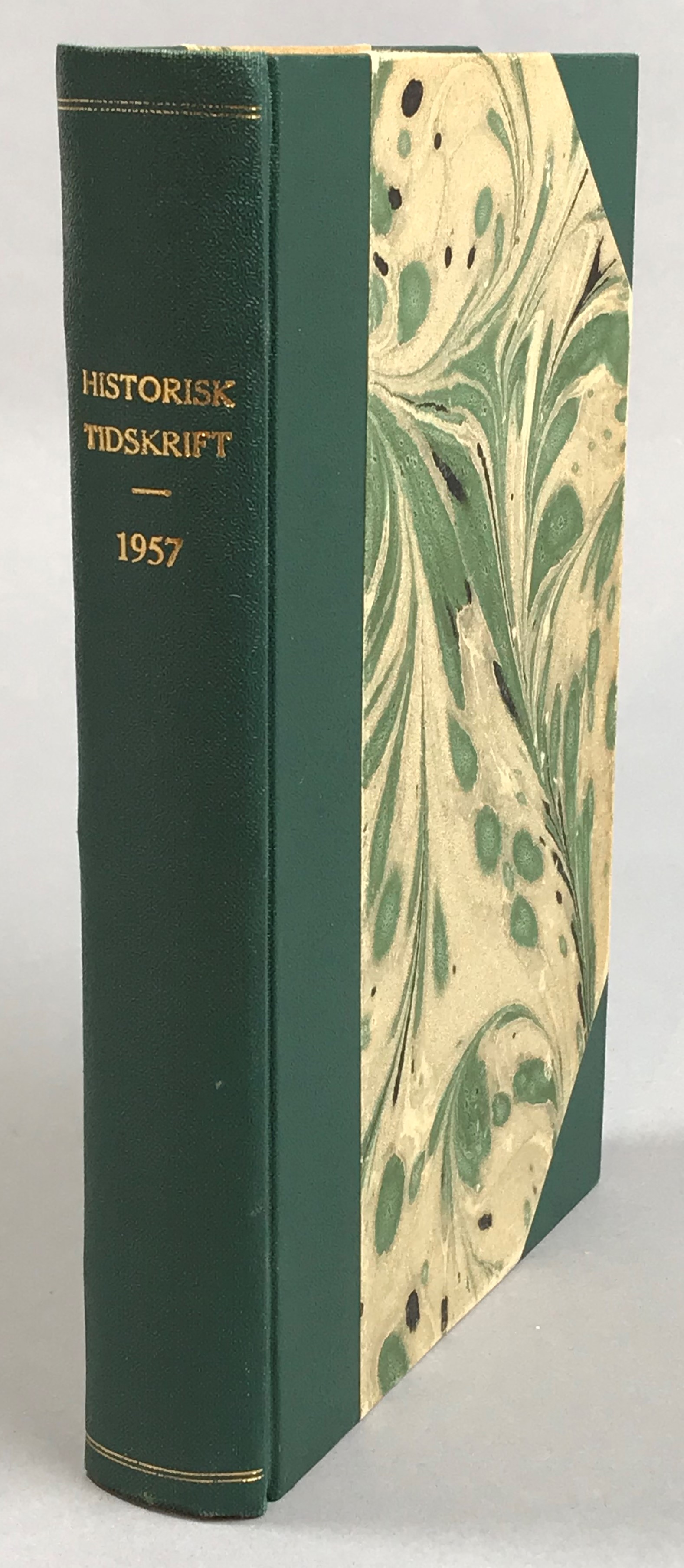 Historisk tidskrift 1957. Andra följden, tjugonde årgången. Utgiven av Svenska Historiska Föreningen. [bunden med:] Svensk Historisk Bibliografi 1956.