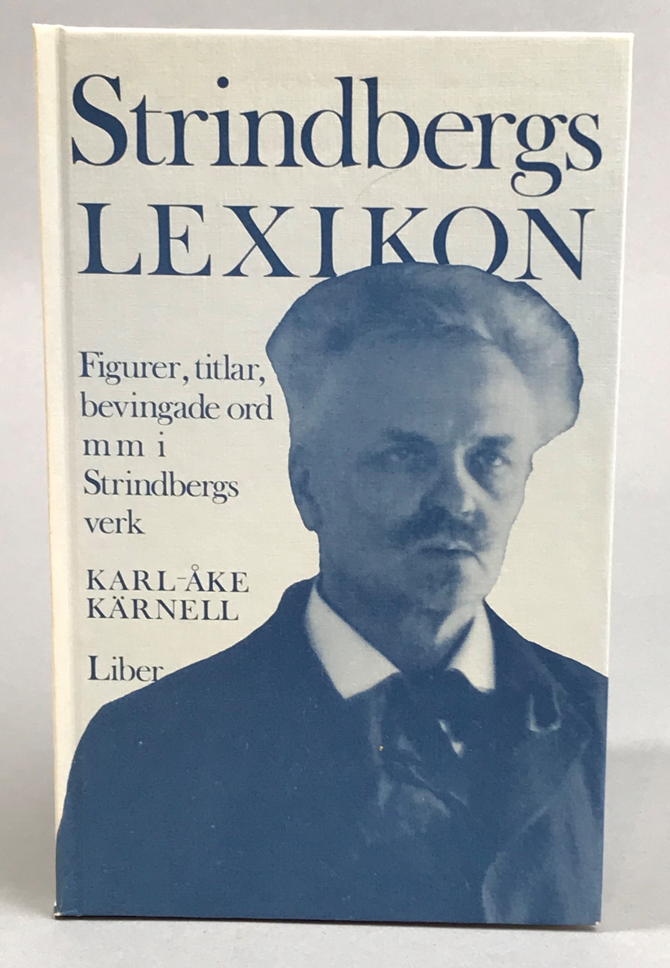 Strindbergslexikon. Figurer, titlar, bevingade ord m.m. i Strindbergs verk. Sammanställt av Karl-Åke Kärnell. Andra upplagan. [Utg. av] Liber Förlag.