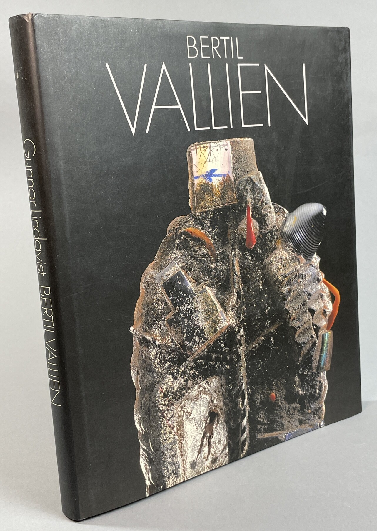 Bertil Vallien. Translation by Angela Adegren. [Utg. av] Carlssons.