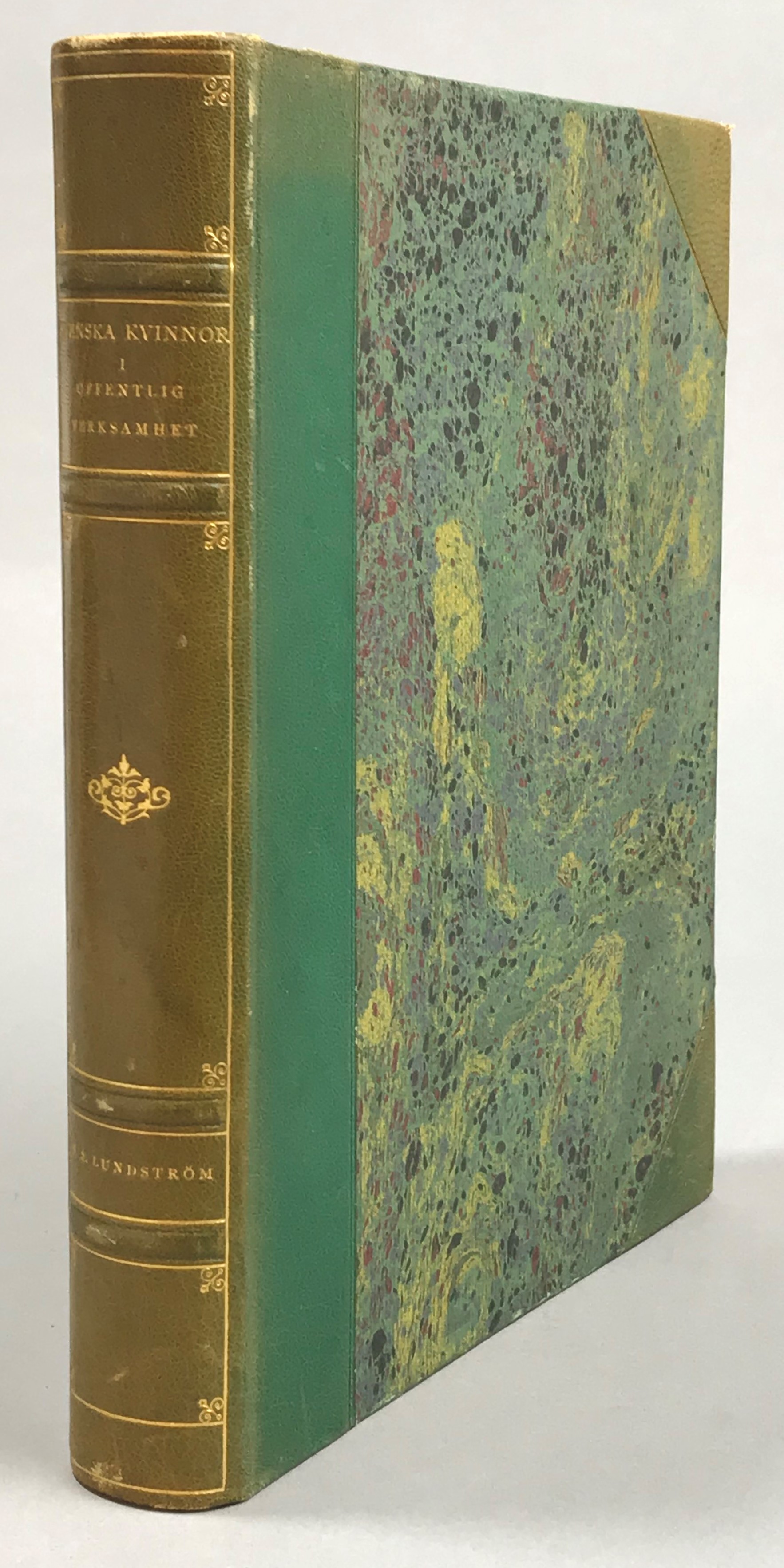 Svenska kvinnor i offentlig verksamhet. Porträtt och biografer samlade och utgivna av N. S. Lundström.