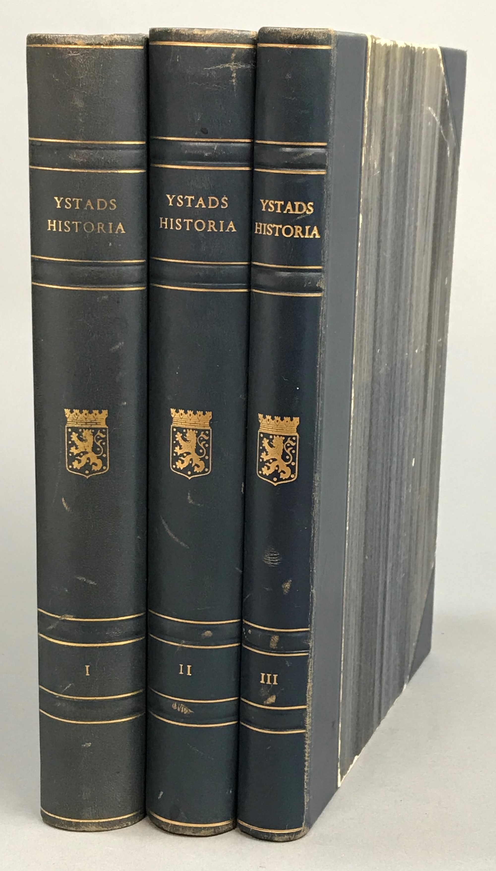 Ystads historia. Del I. Från äldsta tid till 1792. [... II. 1792-1862; ... III. 1863-1914]. Utgiven av Ystads stad.