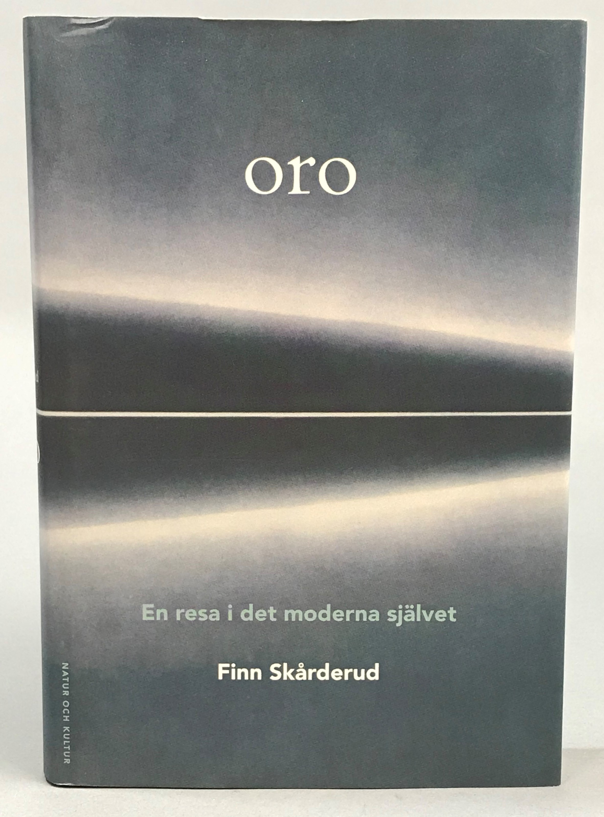 Oro. En resa i det moderna självet. Översättning av Jan Verner-Carlsson. [Utg. av] Natur och Kultur.