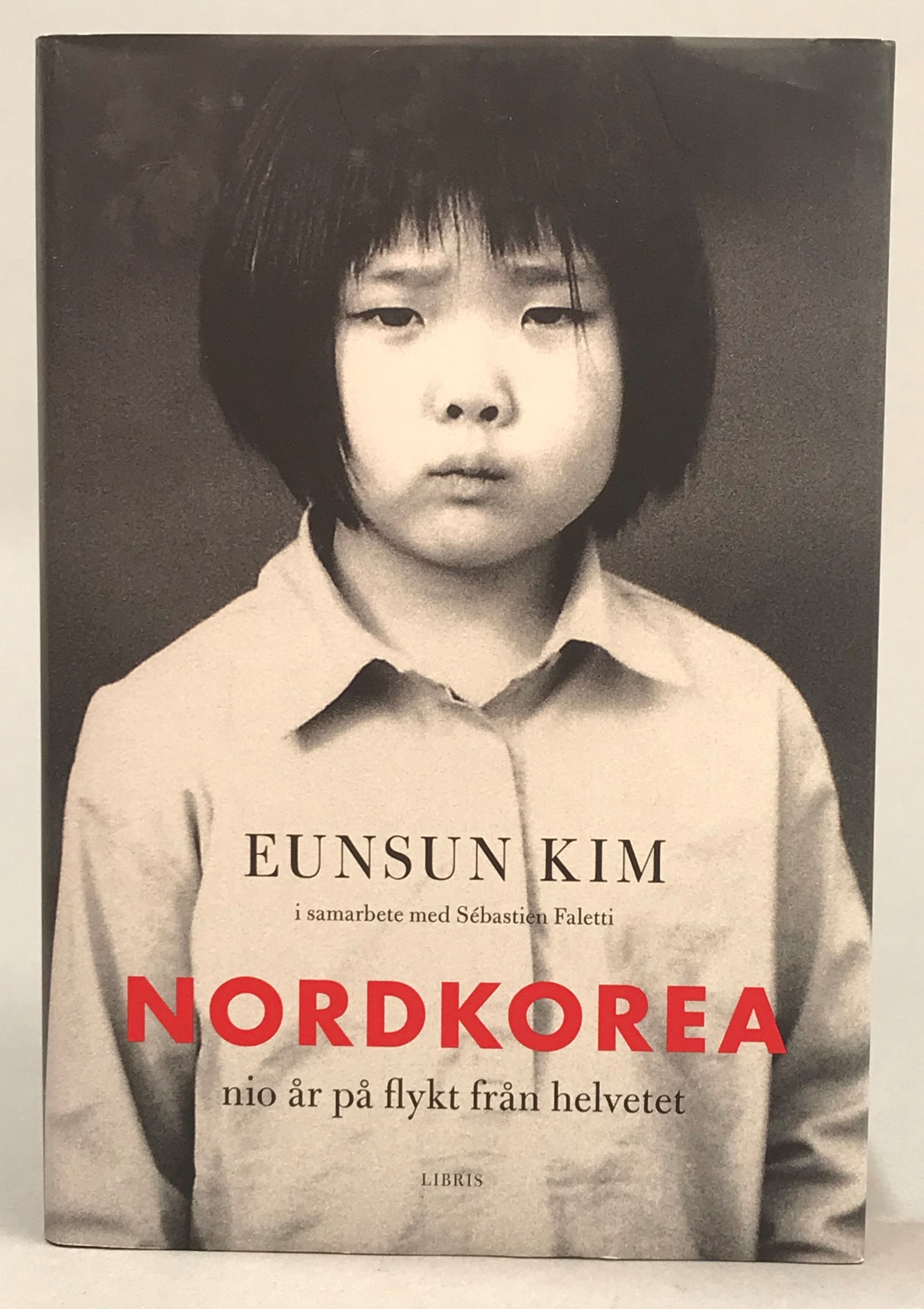 Nordkorea. Nio år på flykt från helvetet. Översättning: Maria Store. [Utg. av] Libris Förlag.