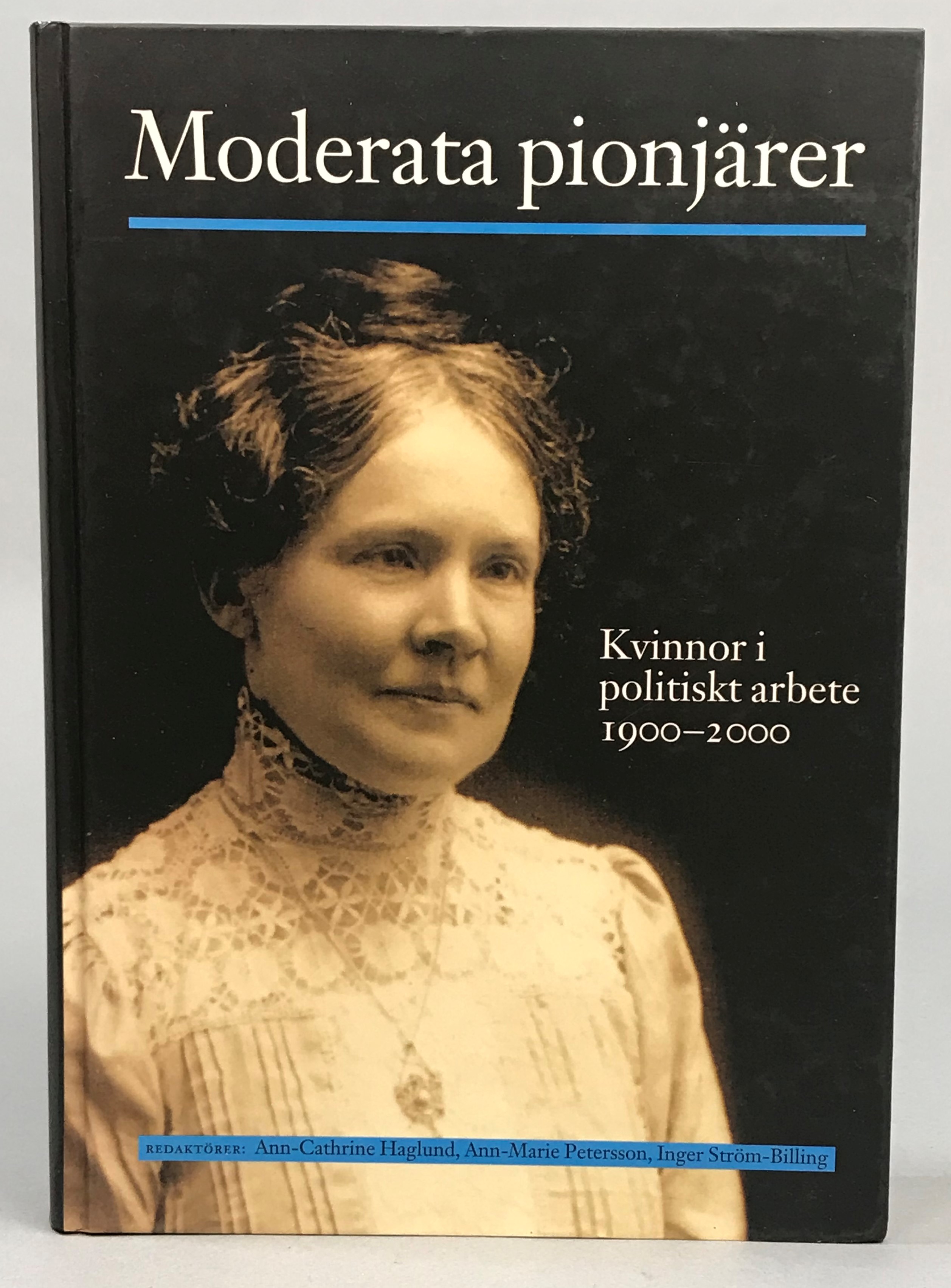 Moderata pionjärer. Kvinnor i politiskt arbete 1900-2000. [Utg. av] Sällskapet för Moderata Kvinnors Historia.