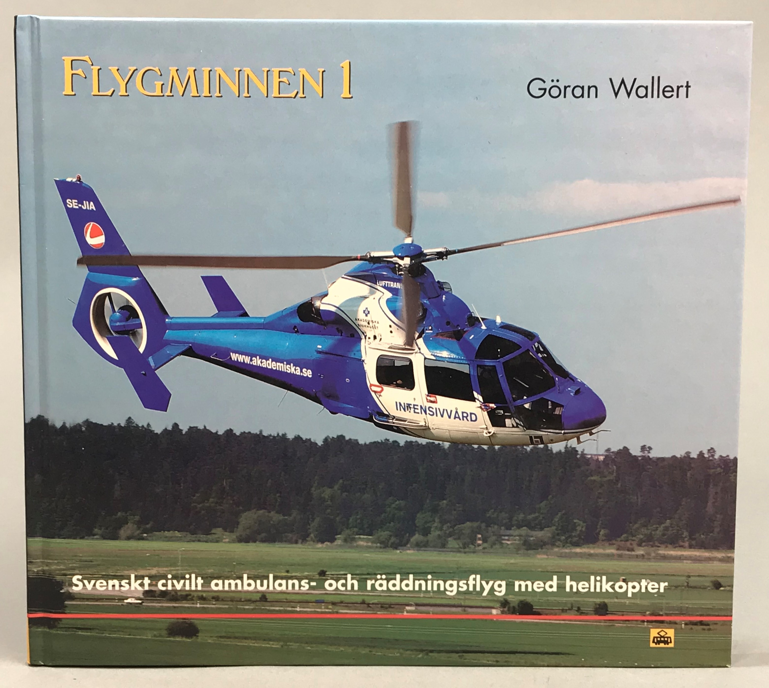 Flygminnen 1. Svenskt civilt ambulans- och räddningsflyg med helikopter [Utg. av] Trafik-nostalgiska förlaget.