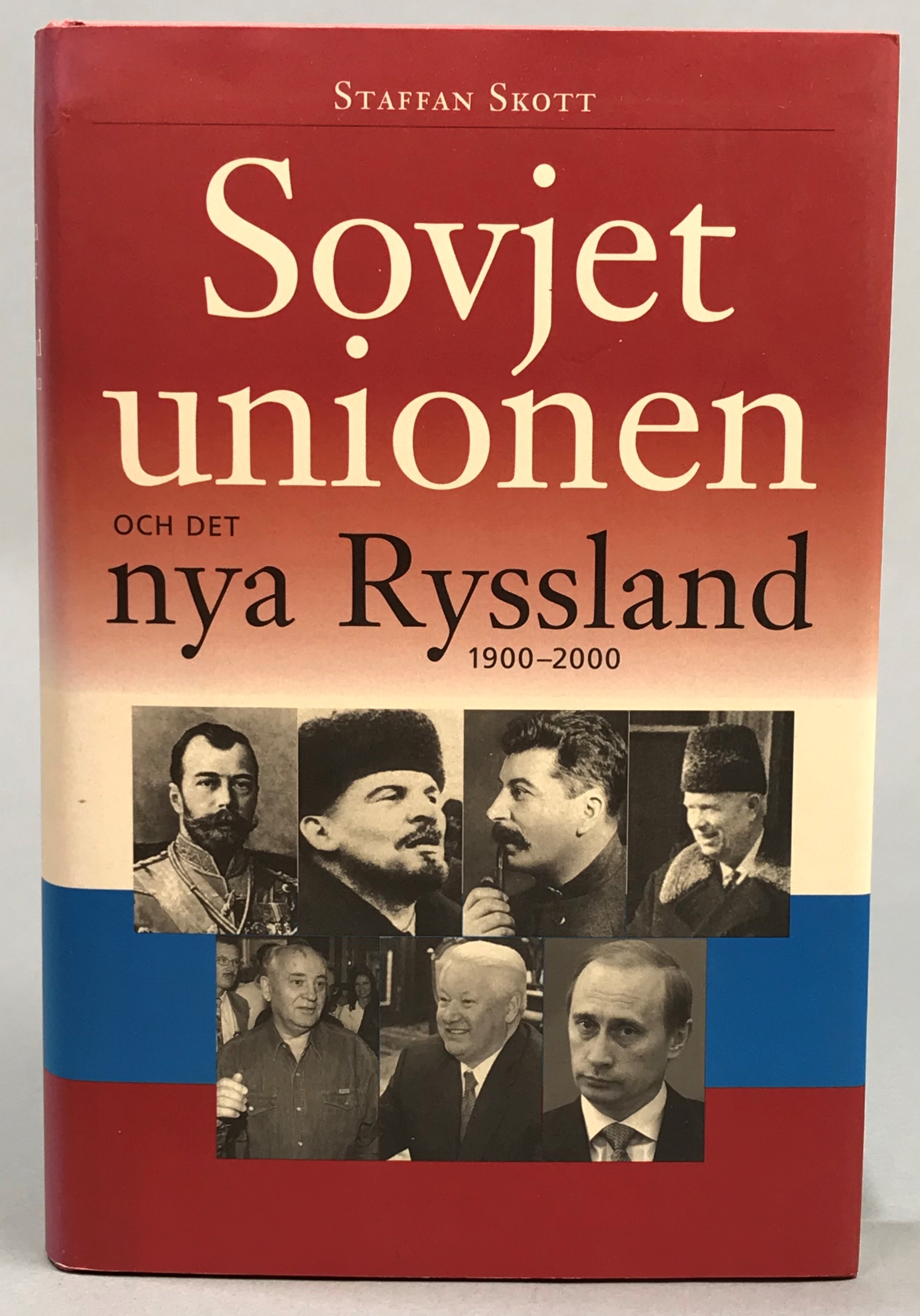 Sovjetunionen och det nya Ryssland 1900-2000. [Utg. av] Hjalmarsons & Högberg.