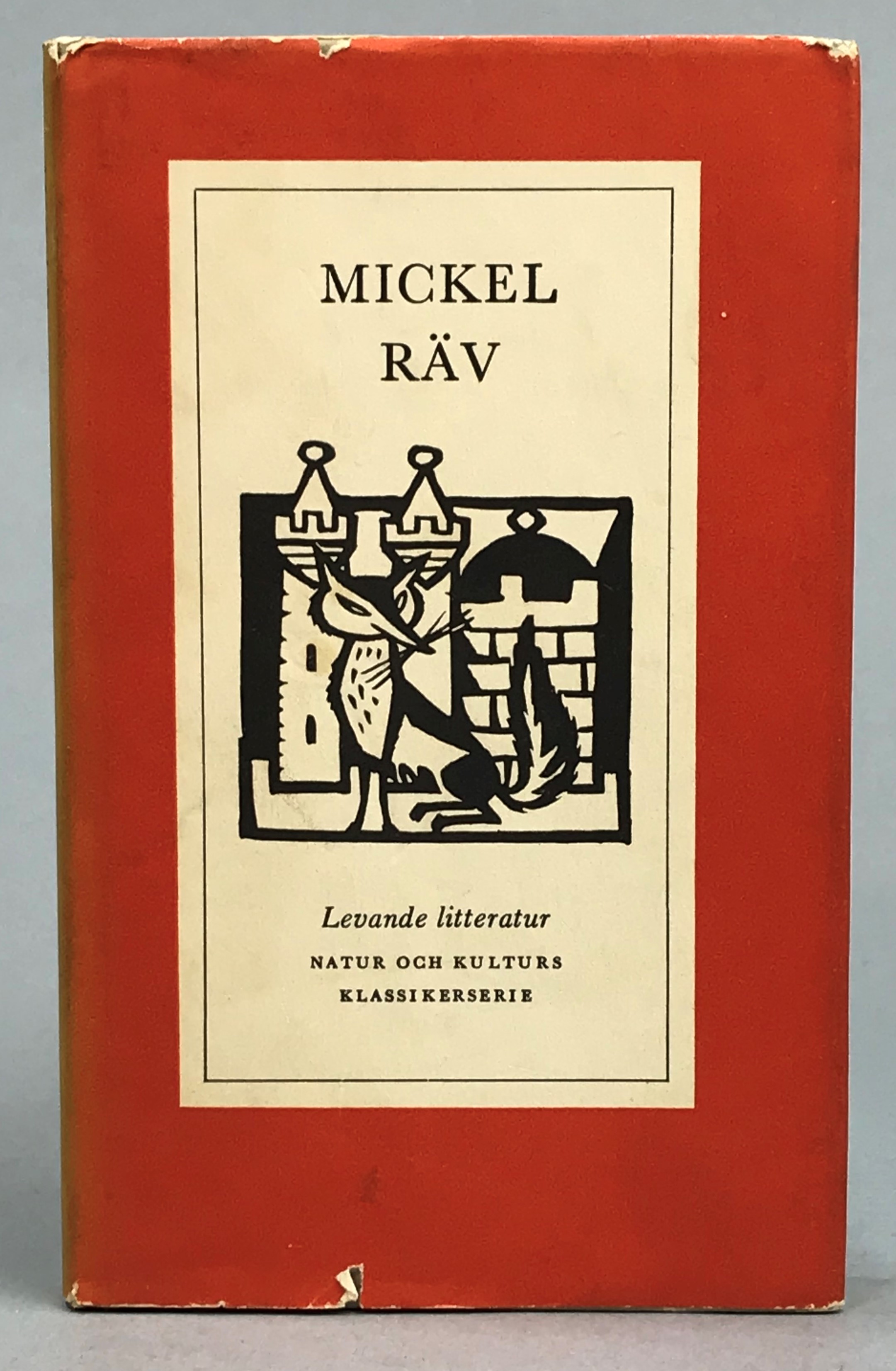 Mickel räv. Till svenska och med inledning av Gunnar Tilander. Med 10 planscher. [Utg. av] Natur och Kultur.