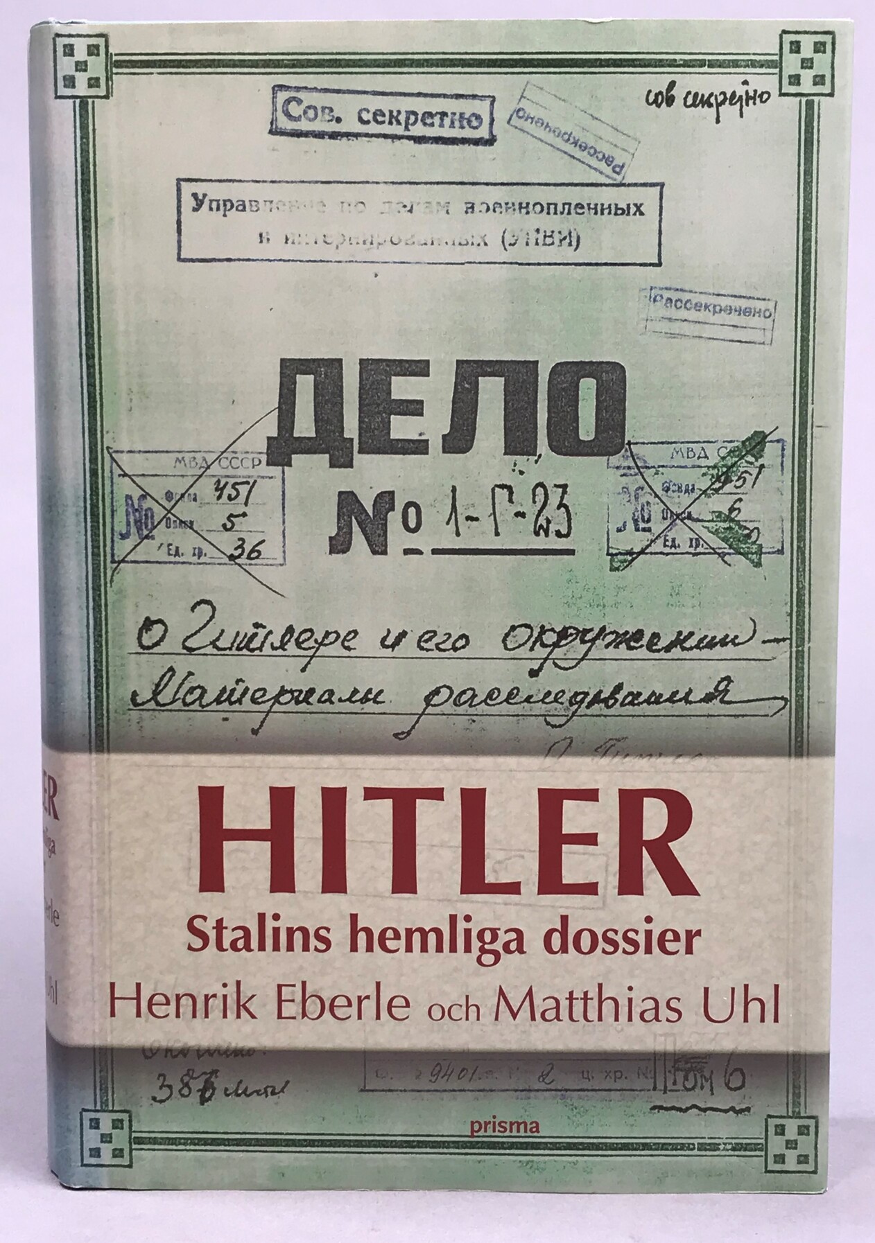 Hitler. Stalins hemliga dossier. NKVD:s hemliga dossier sammanställd för Josef V. Stalin av protokoll från förhör med Hitlers personlige adjutant Otto Günsche och hans kammartjänare Heinz Linge, Moskva 1948-49. Översättning Karin Mossdal. [Utg. av] Prisma.