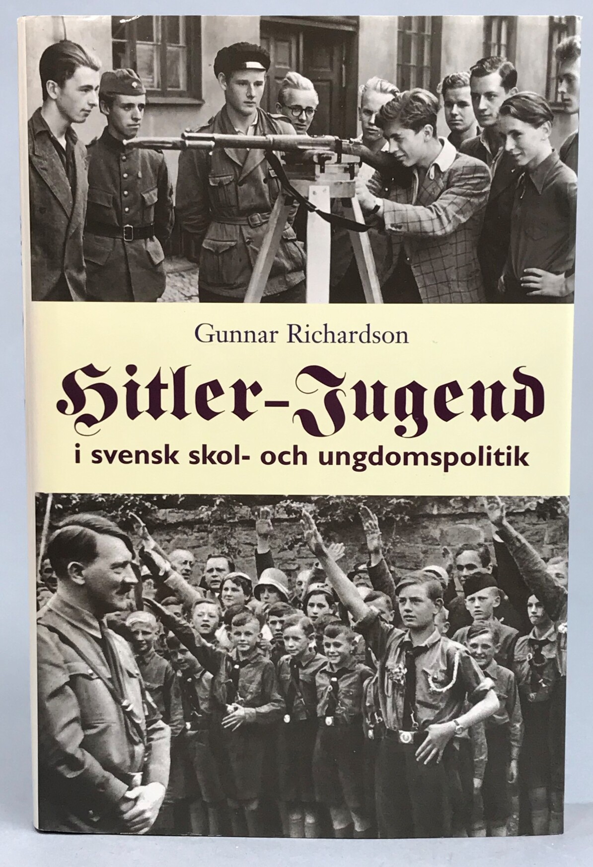 Hitler-jugend i svensk skol- och ungdomspolitik. Beredskapspedagogik och demokratifostran i Sverige under andra världskriget. [Utg. av] Hjalmarson & Högberg.