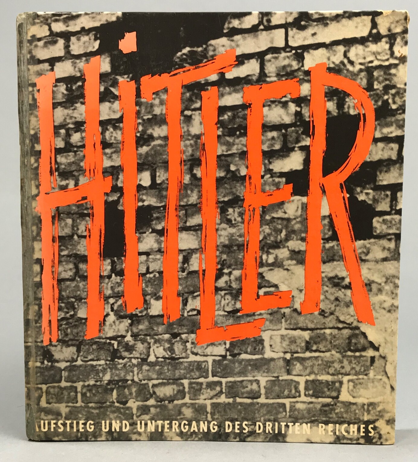 Hitler. Aufstieg und Untergang des Dritten Reiches. Ein Dokument in Bildern. Unter mitarbeit von Helga Koppel.