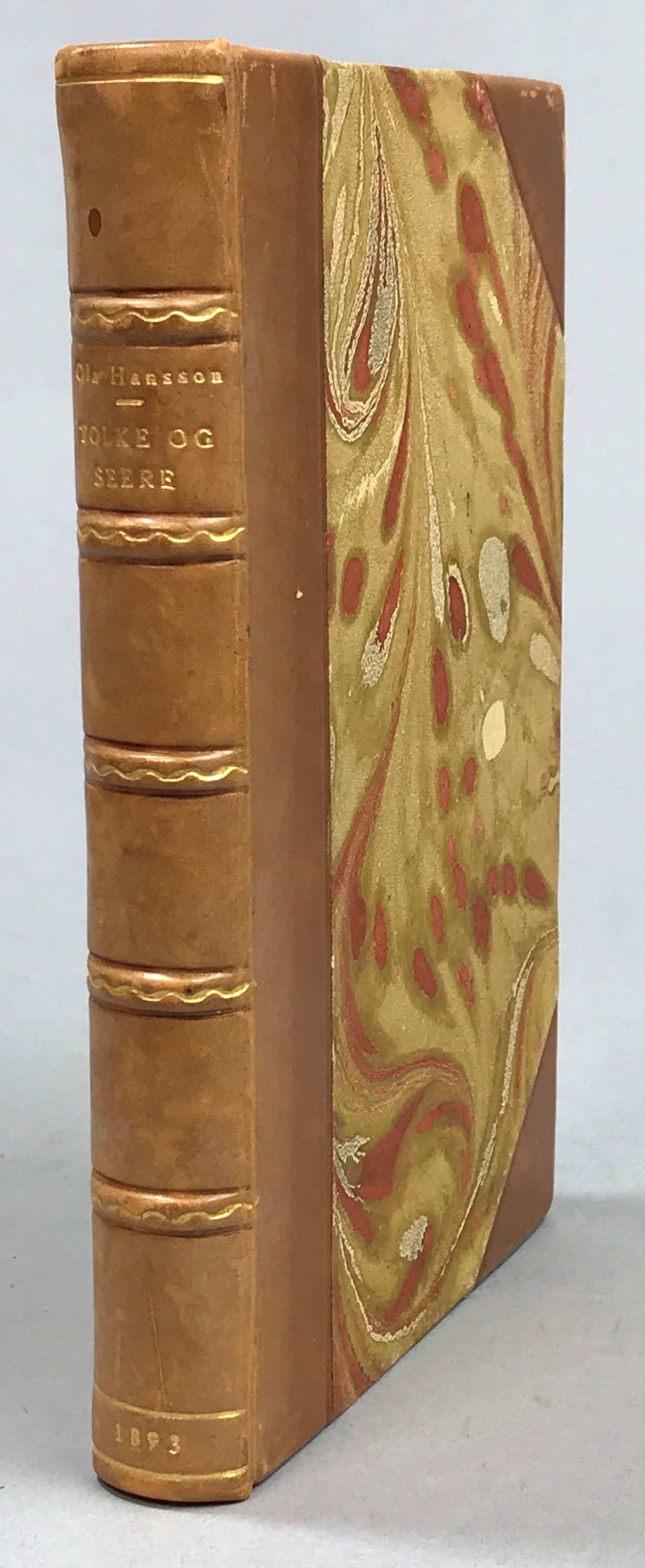 Tolke og seere. Kritiske essays. [Utg. av] H. Aschehoug & Co.s forlag.
