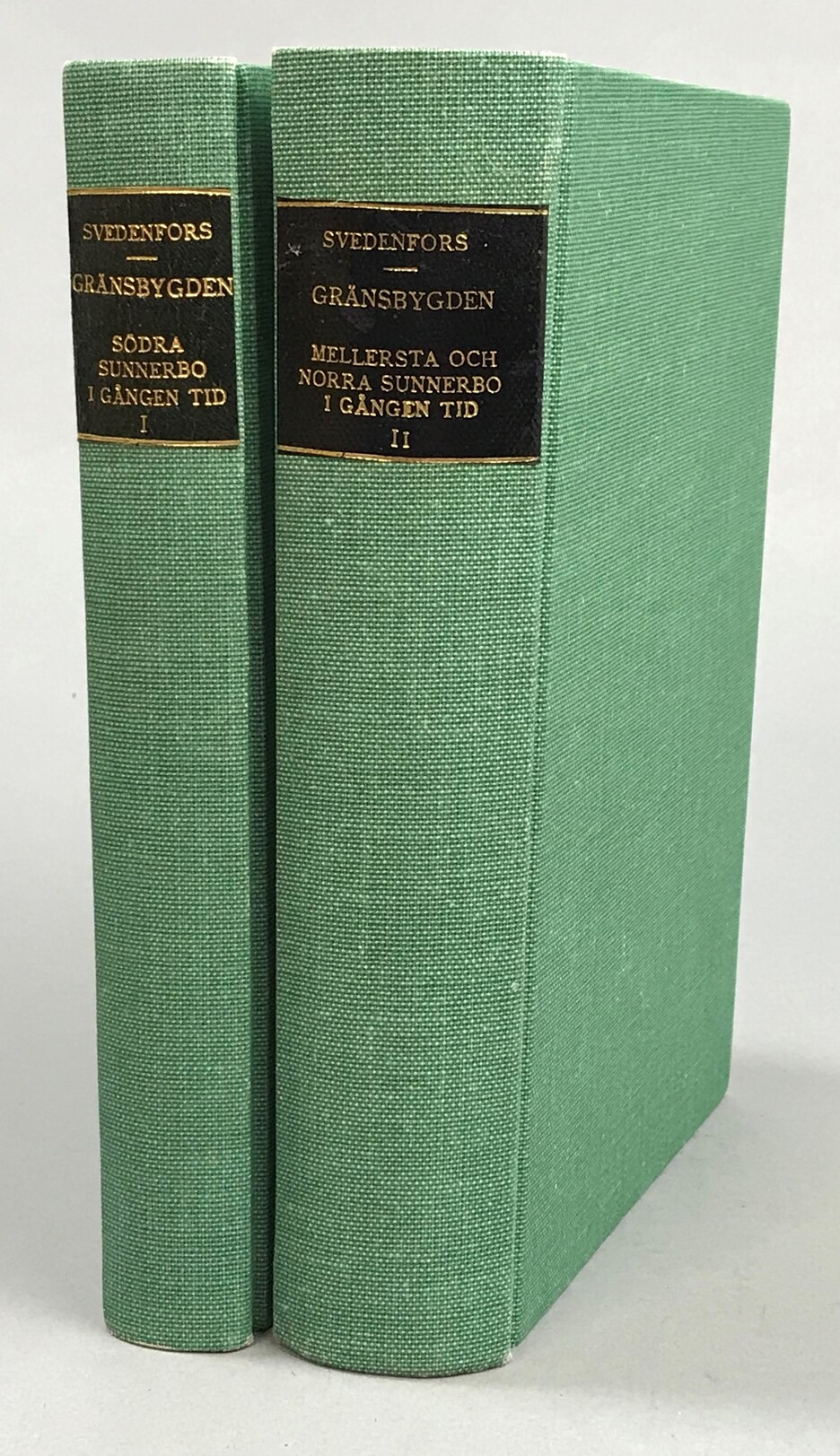 Gränsbygden. Södra Sunnerbo i gången tid. Med företal av professor Gottfrid Carlsson. [... II. Mellersta och norra Sunnerbo i gången tid. Med företal av professor Sigfrid Svensson]. [Utg. av] C W K Gleerups Förlag.