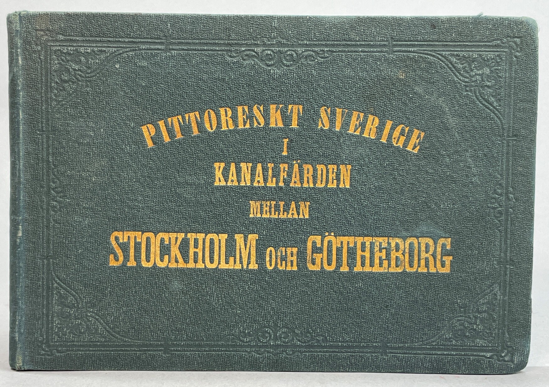 Pittoreskt Sverige. Första serien: Kanalfärden mellan Stockholm och Göteborg. Tjugo lithograferade utsigter efter originalteckningar. Med kort text af Fr. Hedberg. [Utg. av] Albert Bonniers Förlag.