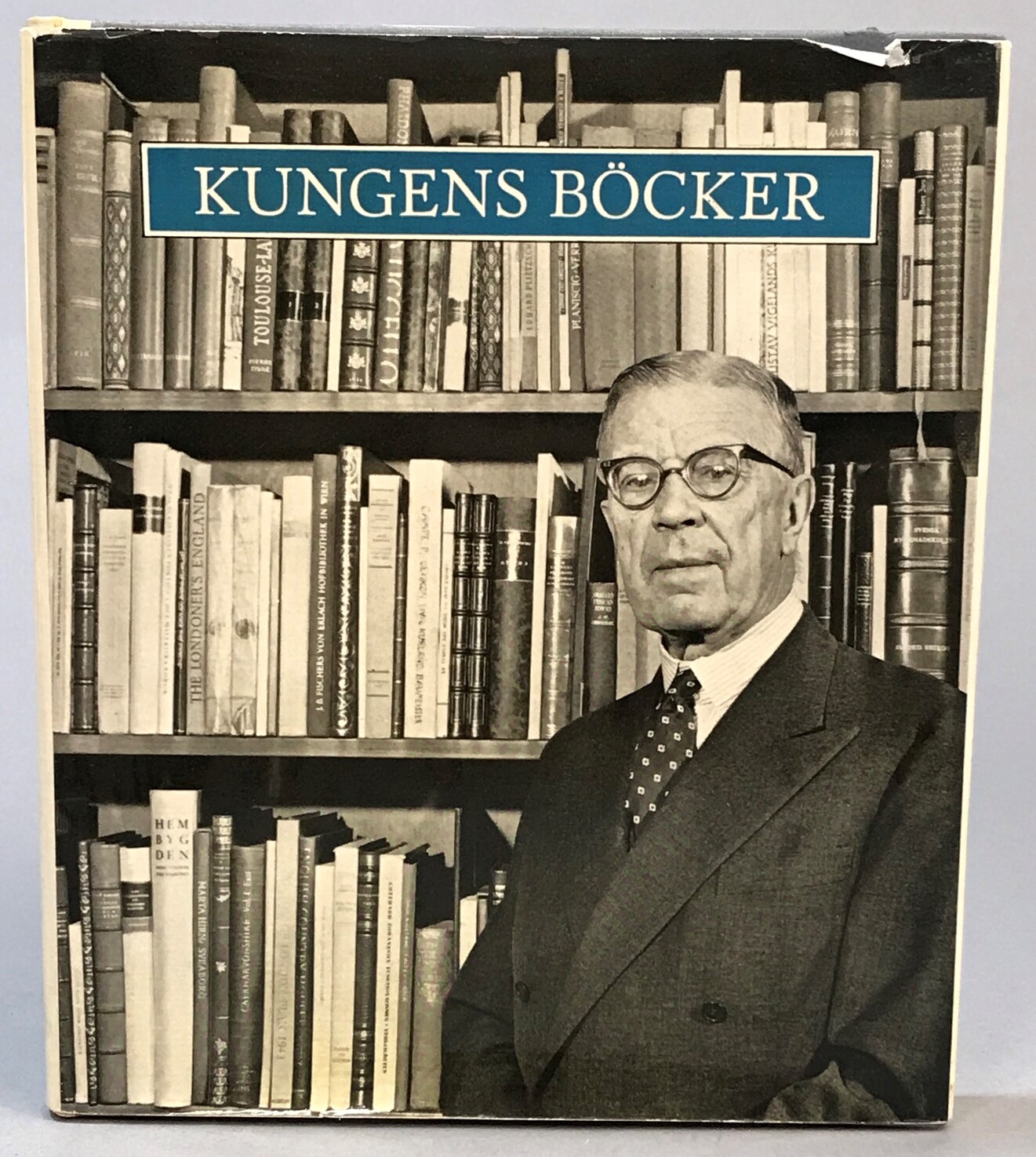 Kungens böcker. Ett reportage om Gustav VI Adolfs privata bibliotek. [Utg. av] Allhems förlag.