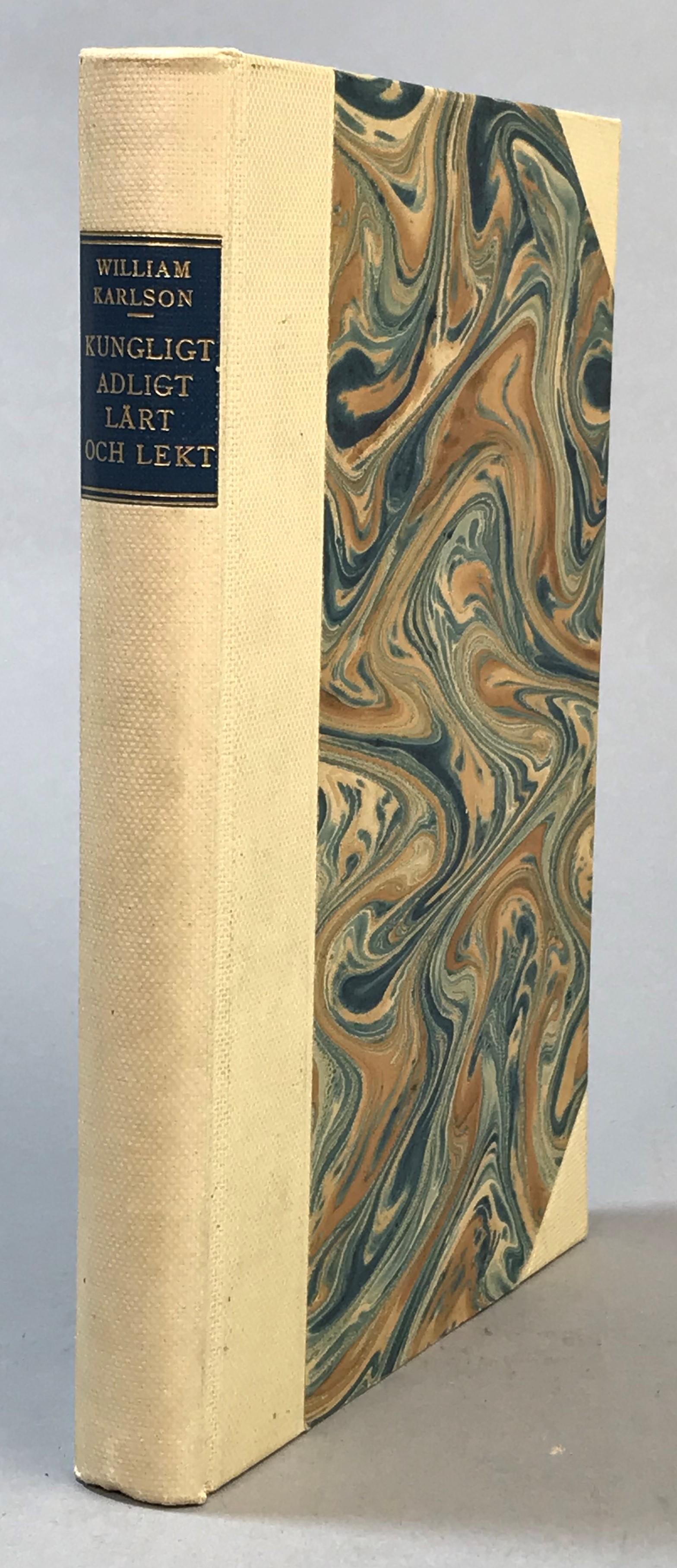Kungligt, adligt, lärt och lekt. En samling kulturhistoriska bilder. [Utg. av] C.W.K. Gleerups förlag.