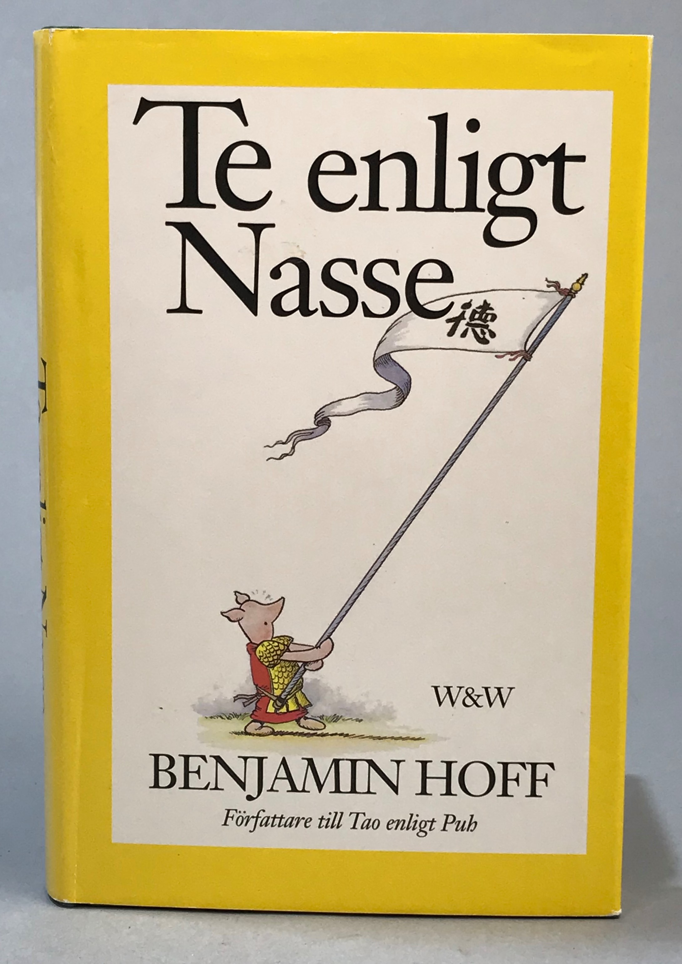 Te enligt Nasse. Illustrationer: Ernest H. Shepard. Översättning: Stefan Gurt. [Utg. av] Wahlström & Widstrand.
