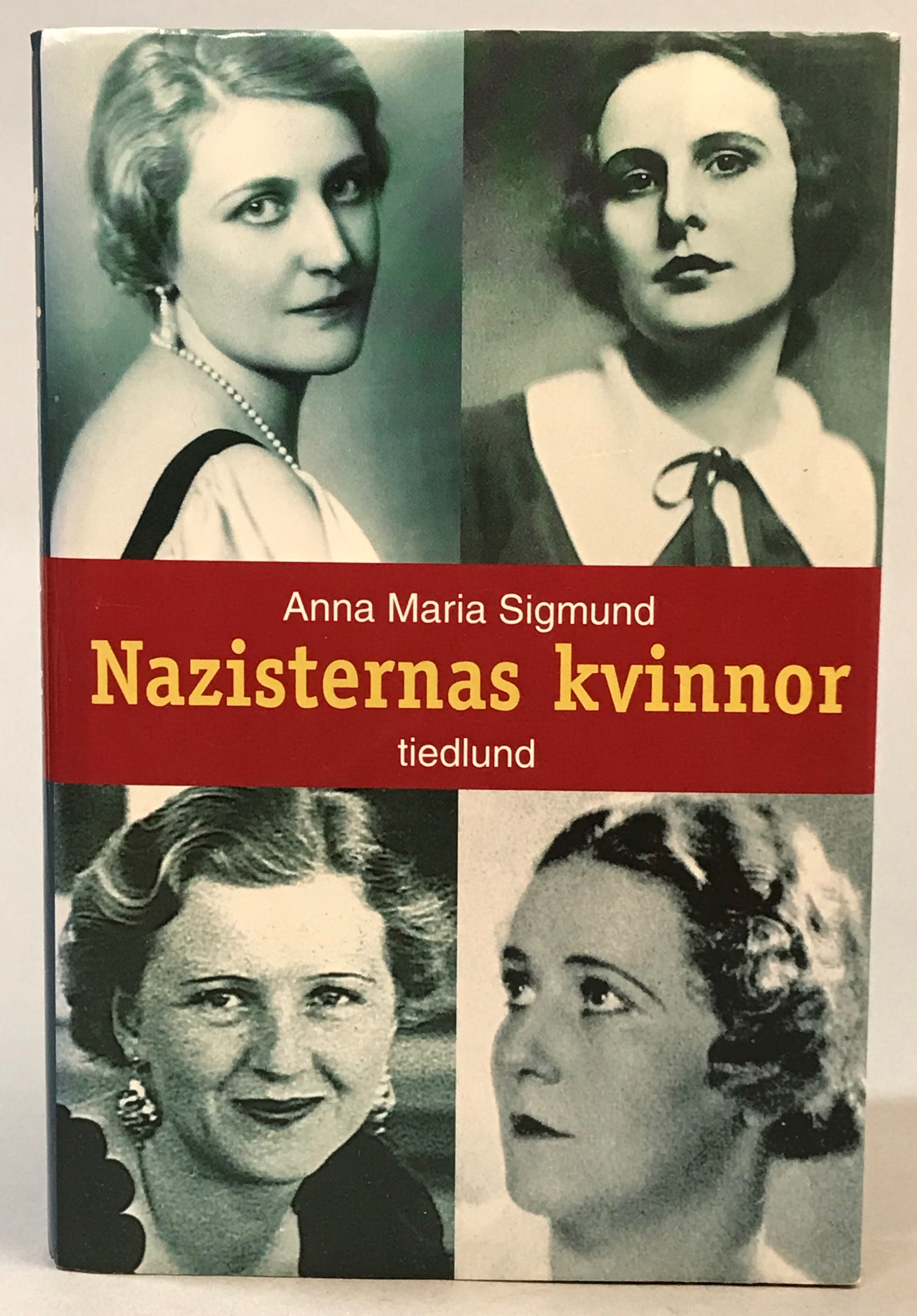 Nazisternas kvinnor. Översättning: Lena Petersson. Språklig bearbetning: Olof Zachrisson. [Utg. av] tiedlund förlag.