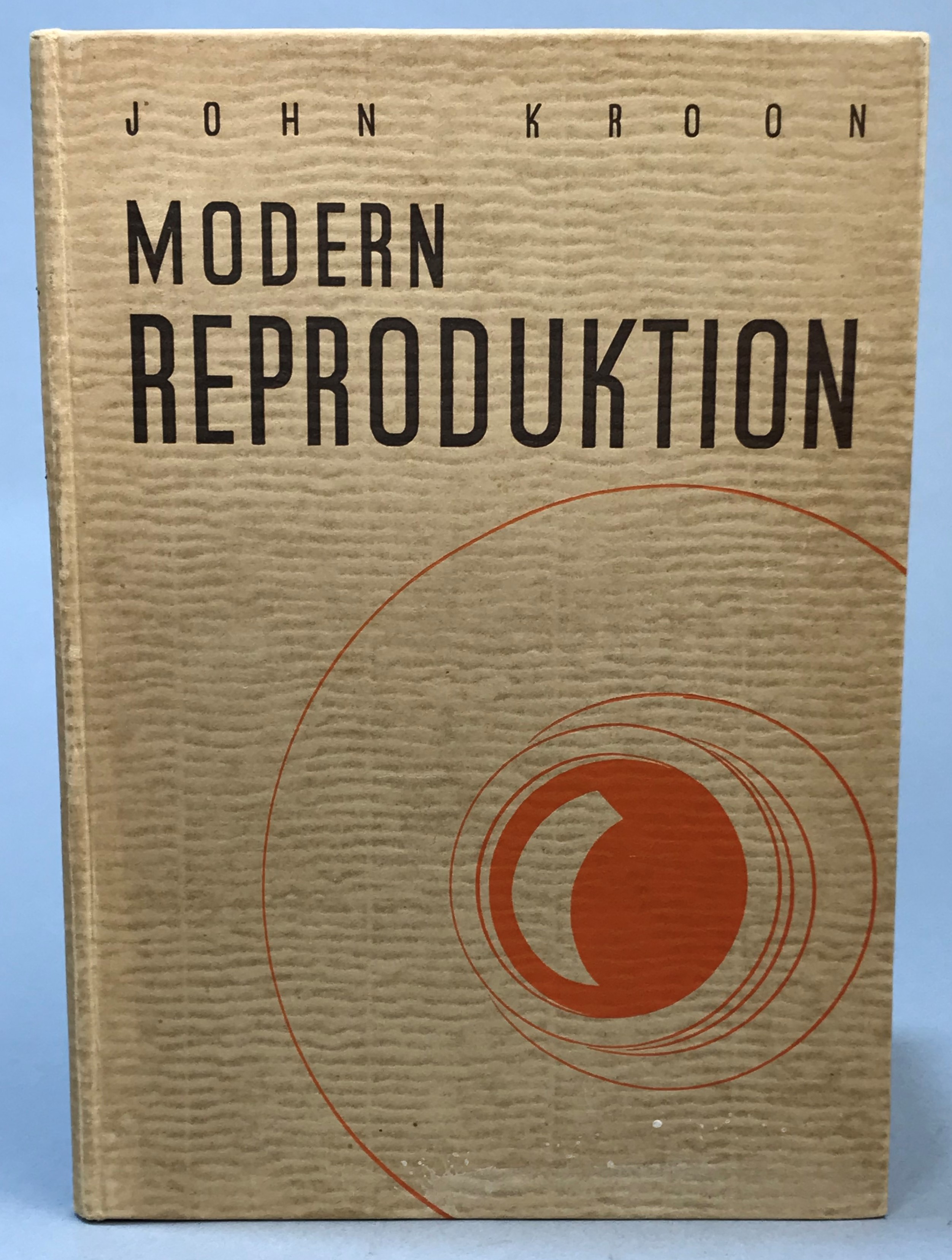 Modern reproduktion. En kort framställning av bildåtergivningens olika metoder. [Utg. av] Malmö Grafiska Anstalt & Malmö Ljustrycksanstalt.