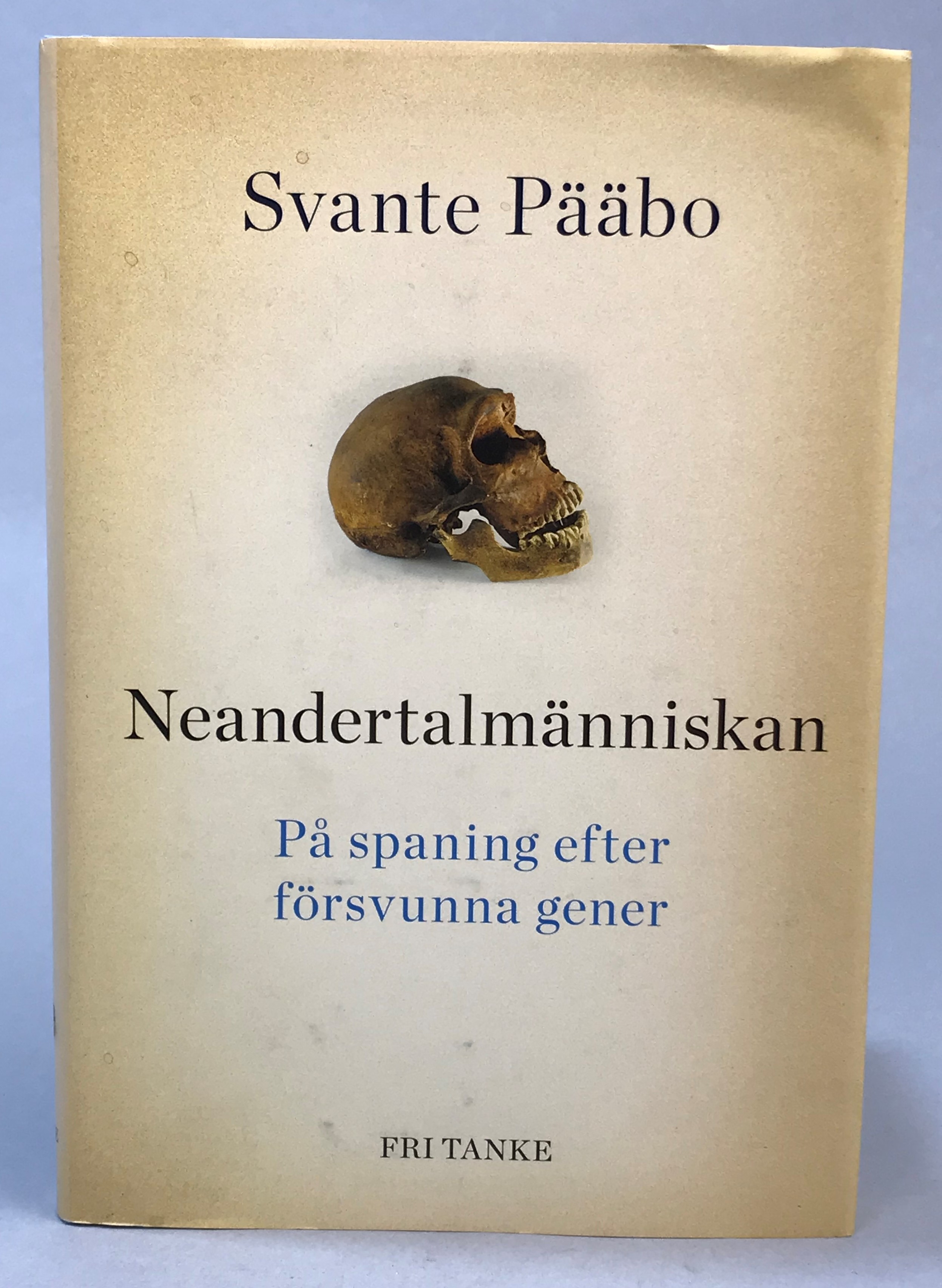 Neandertalmänniskan. På spaning efter försvunna gener. Översättning Elin Isberg. [Utg. av] Fri Tanke.