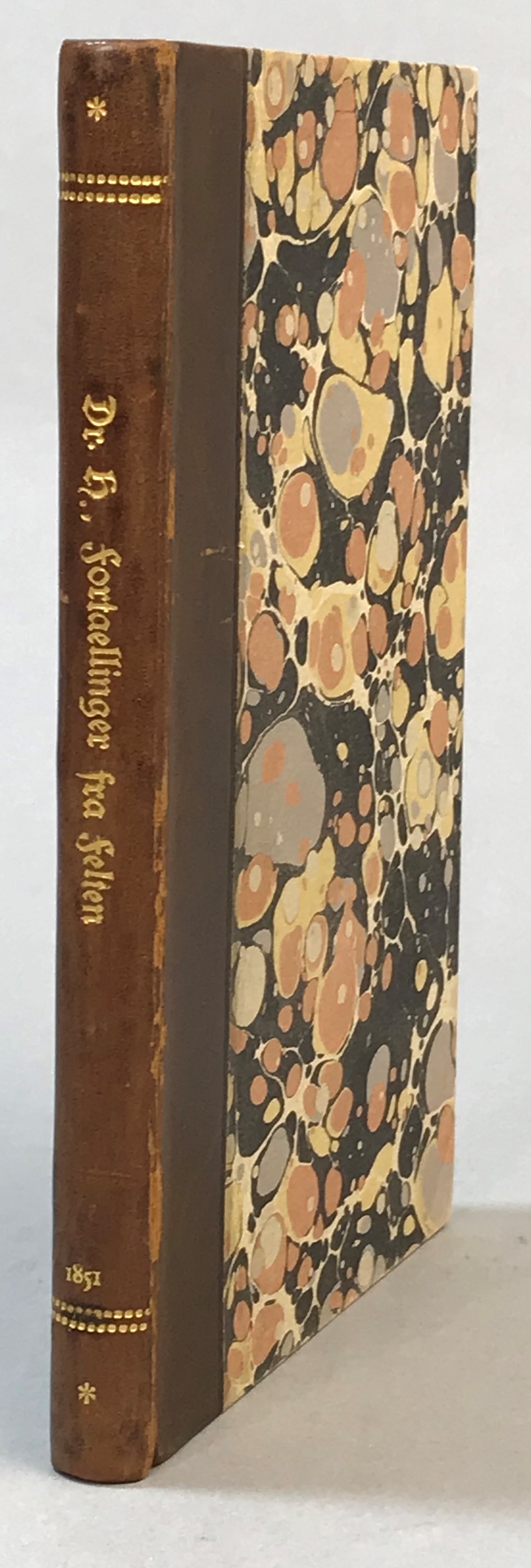 Fortællinger fra Felten af Dr. H. [Utg. av] H.J. Bing & Søns forlag.