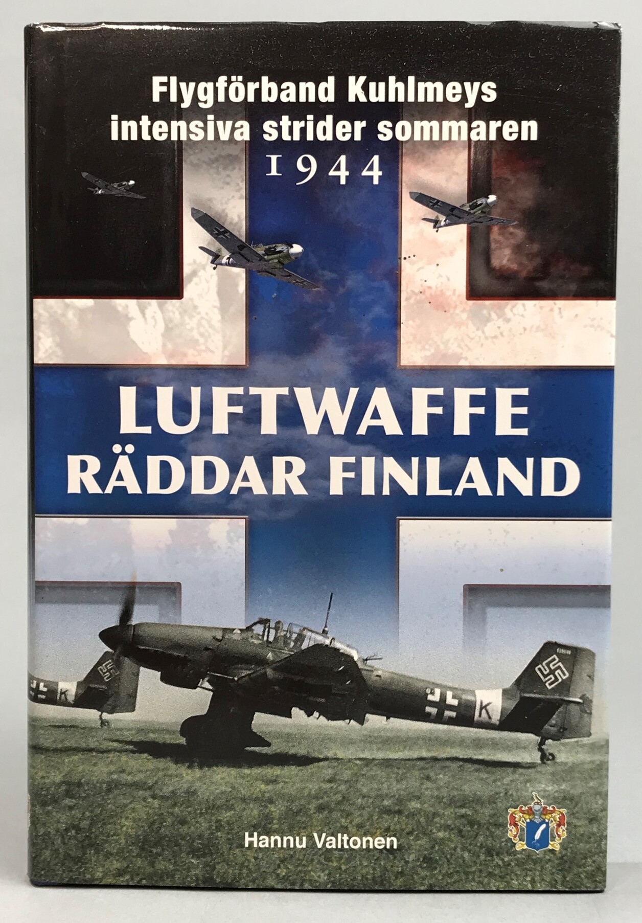 Luftwaffe räddar Finland. Flygförband Kuhlmeys intensiva strider sommaren 1944. Översättning Mattias Huss. [Utg. av] Svenskt Militärhistoriskt Bibliotek.