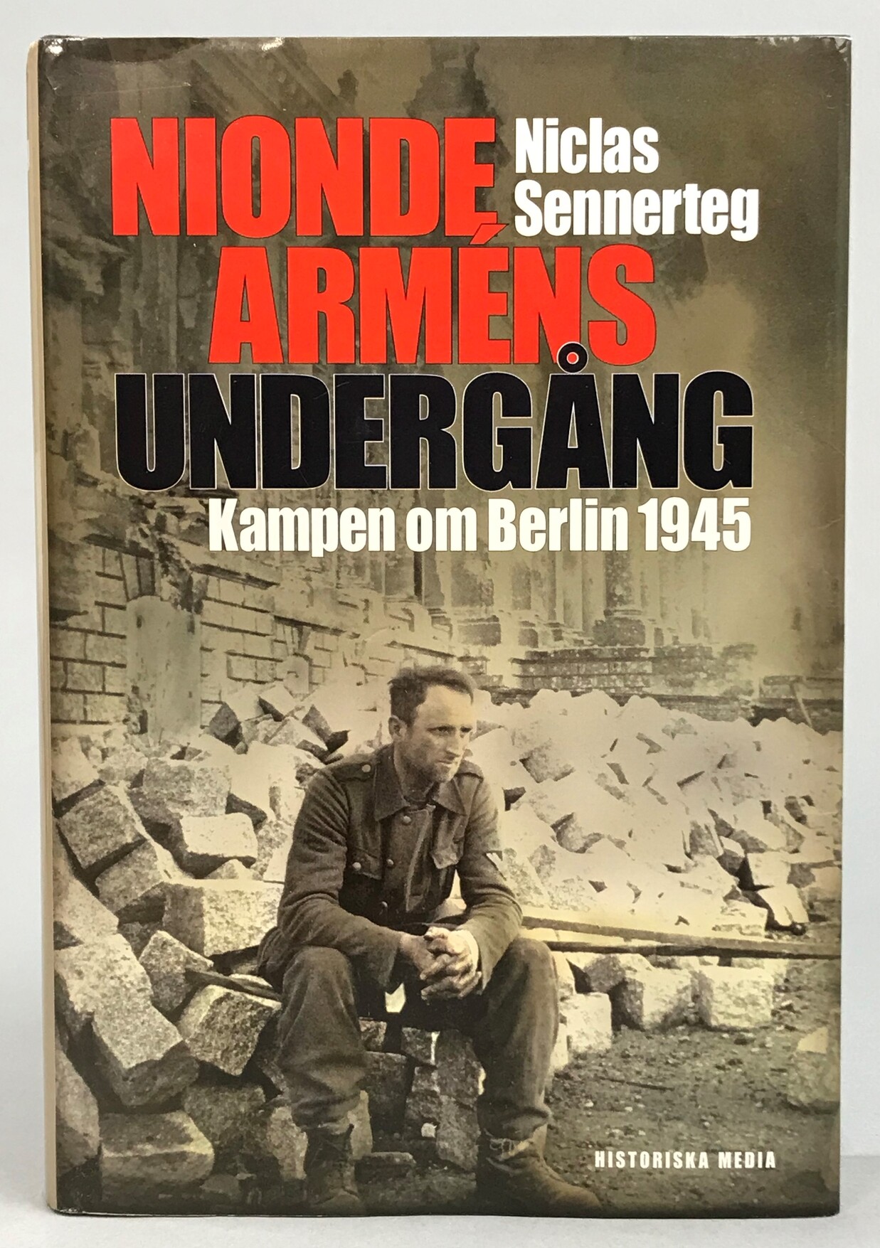 Nionde arméns undergång. Kampen om Berlin 1945. [Utg. av] Historiska Media.