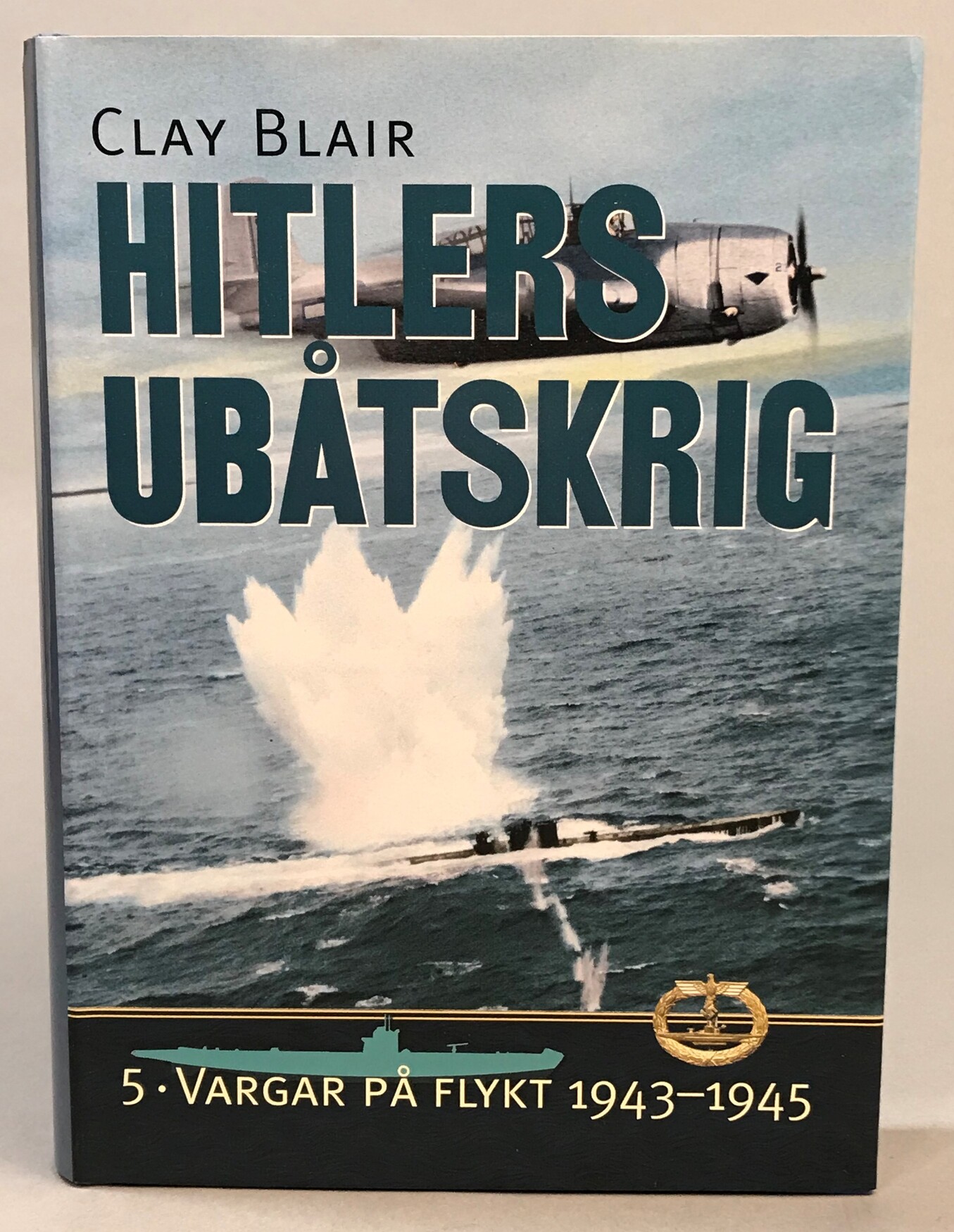 Hitlers ubåtskrig. 5. Vargar på flykt 1943-1945. Svensk bearbetning: Richard Areschoug. [Utg. av] Hjalmarson & Högberg.