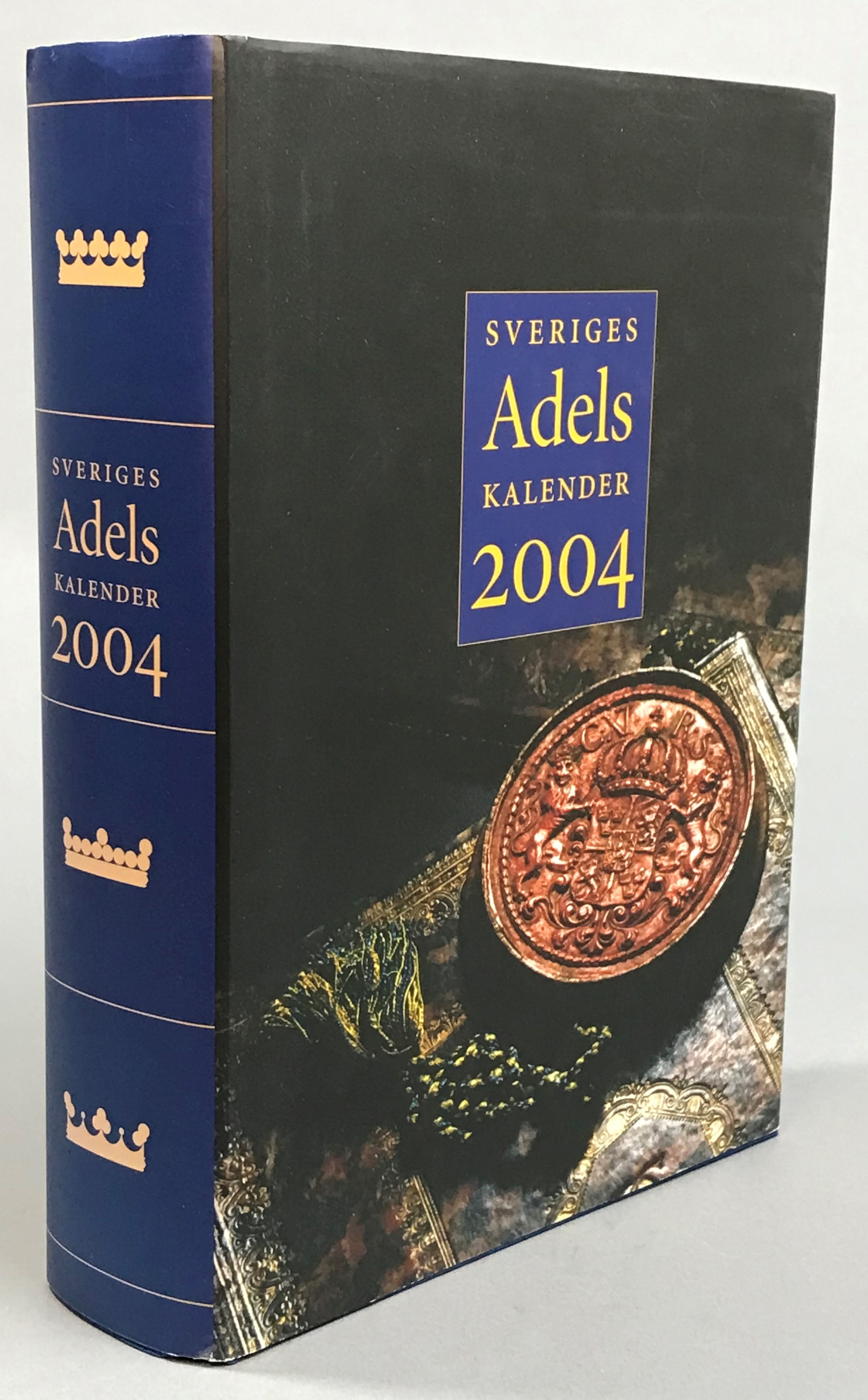 Sveriges ridderskaps och adels kalender 2004. Ett hundrade och tredje årgången.