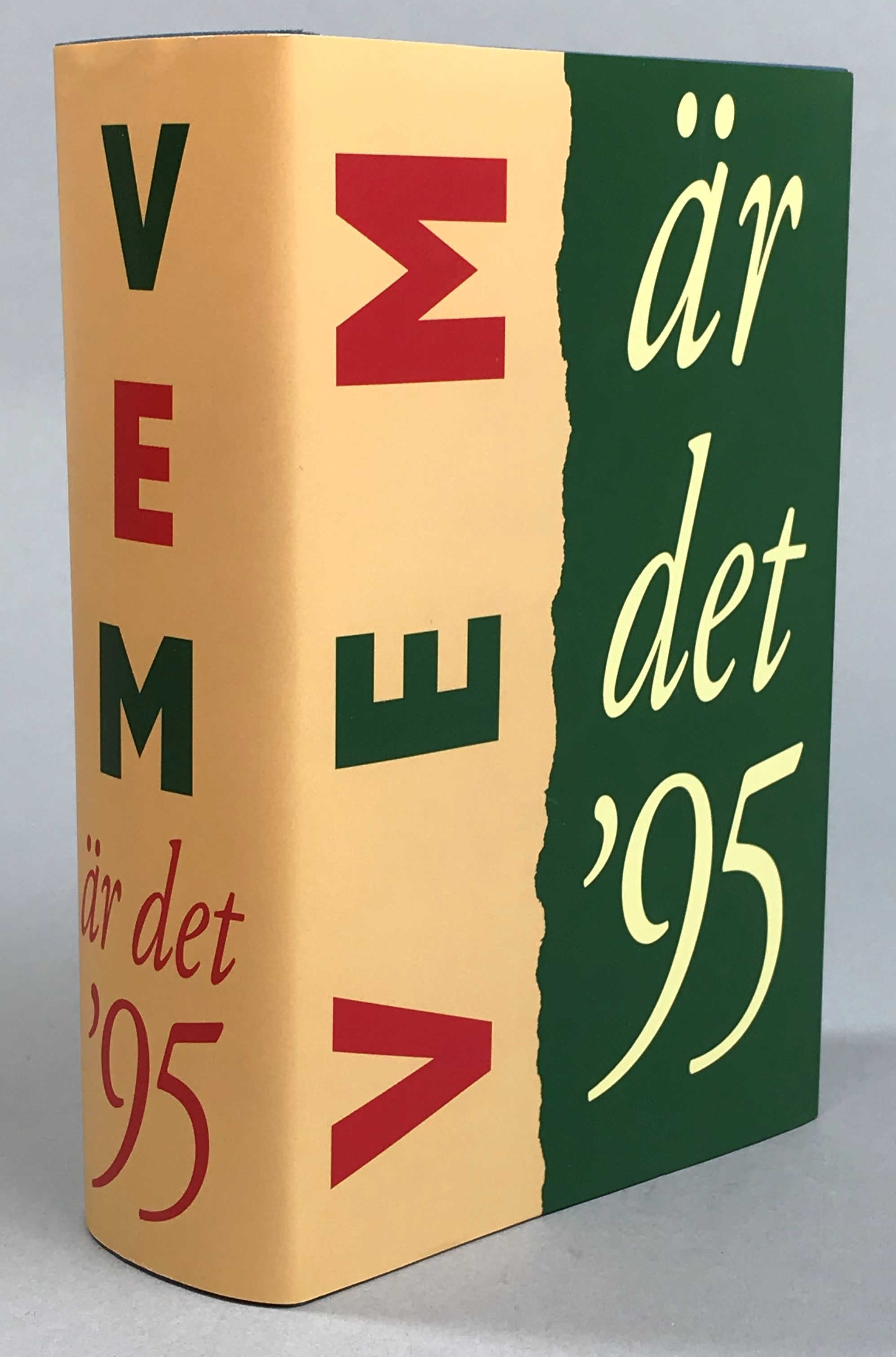 Vem är det. Svensk biografisk handbok 1995. Redaktion: Hans Uddling, Katrin Paabo. [Utg. av] Norstedts.