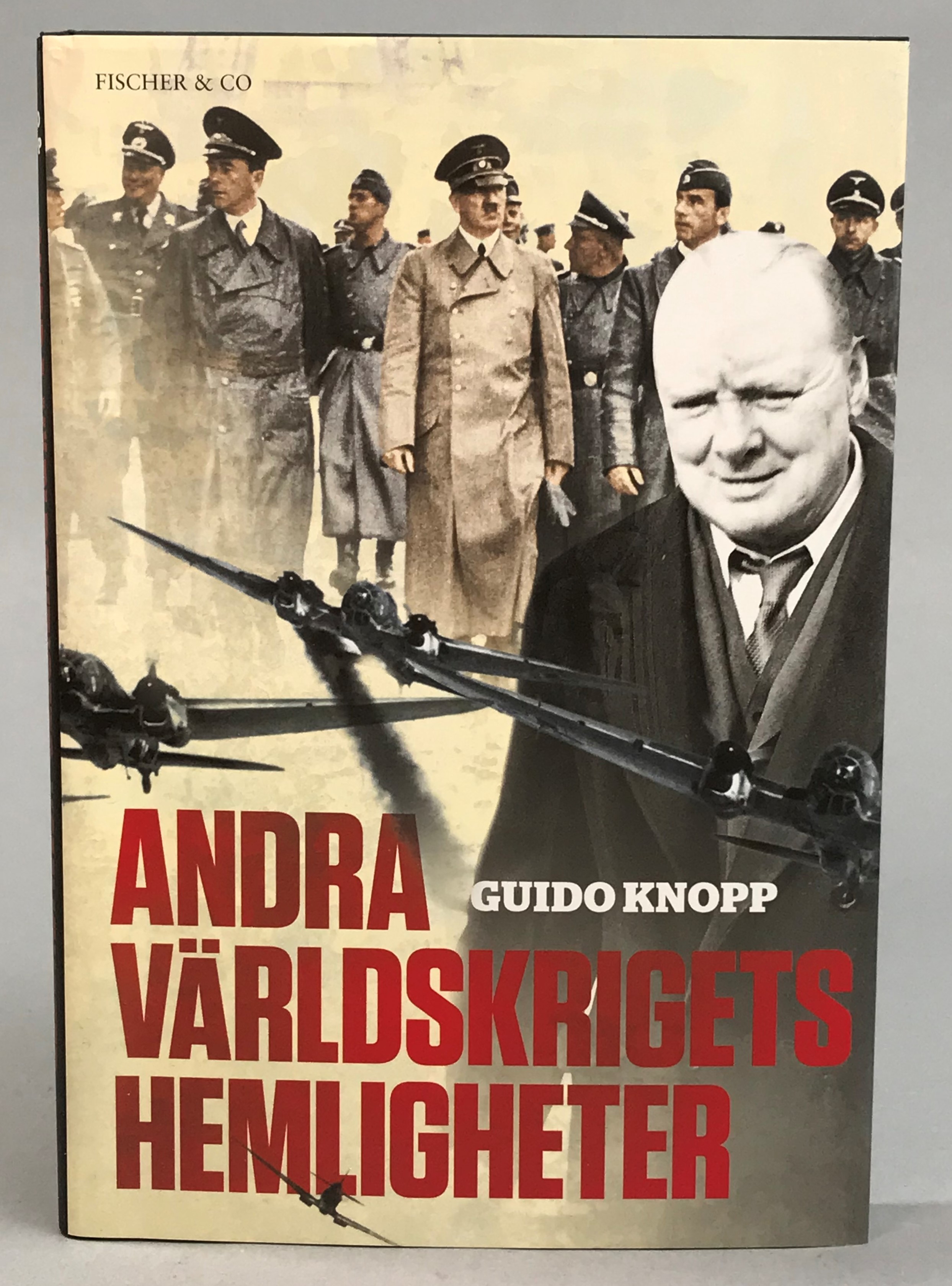 Andra världskrigets hemligheter. Guido Knopp i samarbete med Alexander Berkel, Rudolf Gültner, Oliver Halmburger, Mario Sporn och Thomas Staehler. Översättning Leif Janzon. [Utg. av] Fischer & Co.