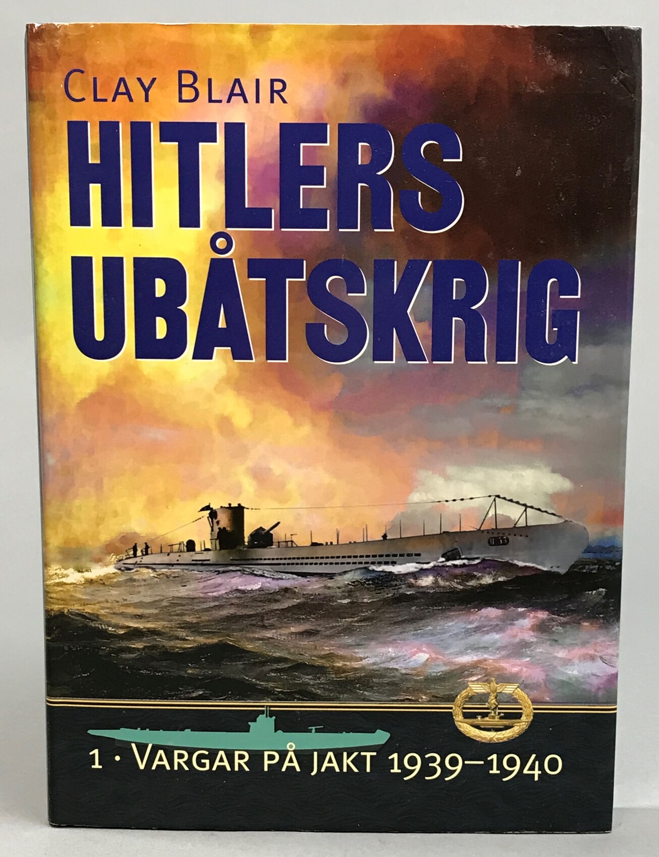 Hitlers ubåtskrig. 1. Vargar på jakt 1939-1940. Svensk bearbetning: Richard Areschoug. [Utg. av] Hjalmarson & Högberg.