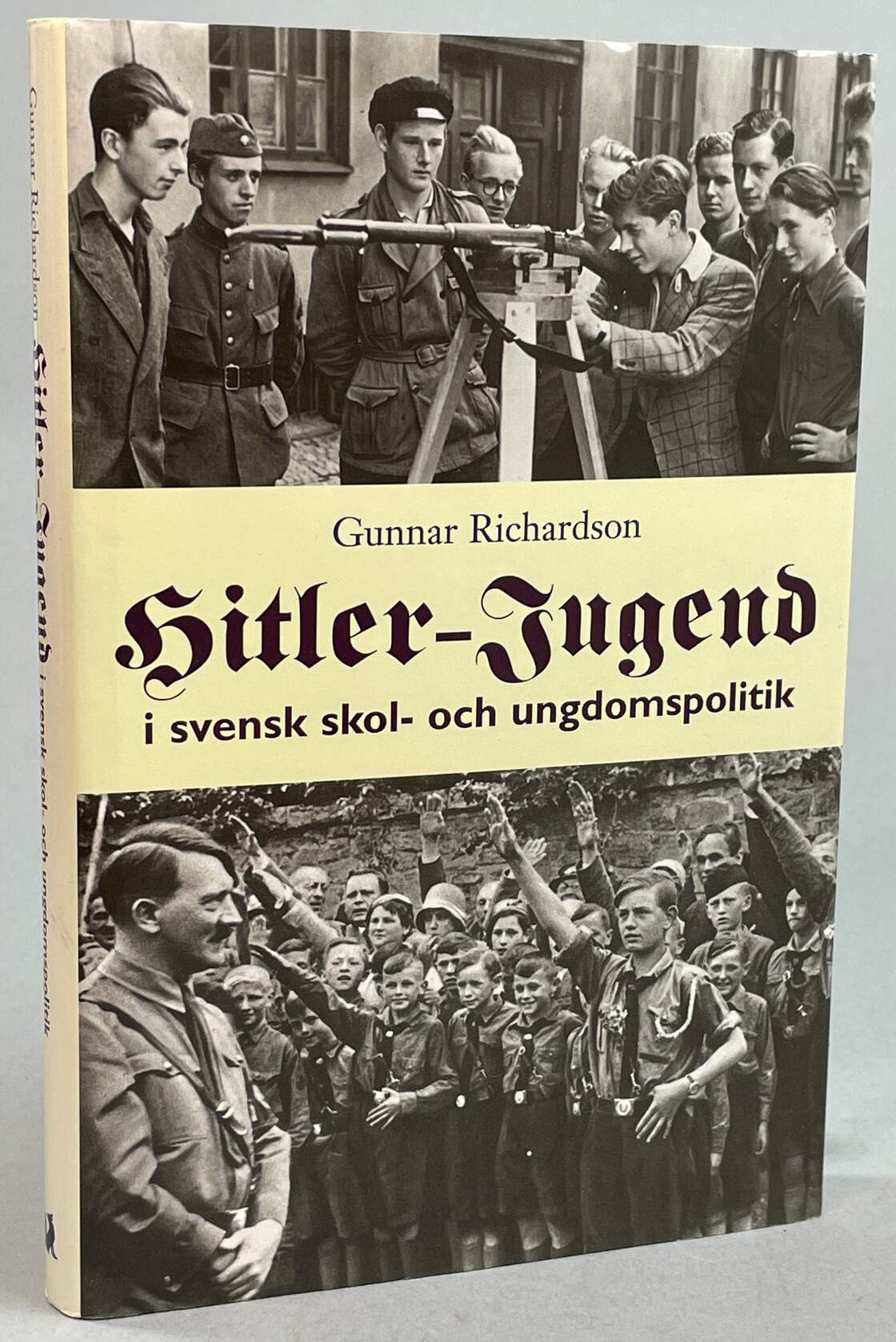 Hitler-Jugend i svensk skol- och ungdomspolitik. Beredskapspedagogik och demokratifostran under andra världskriget. [Utg. av] Hjalmarson & Högberg.