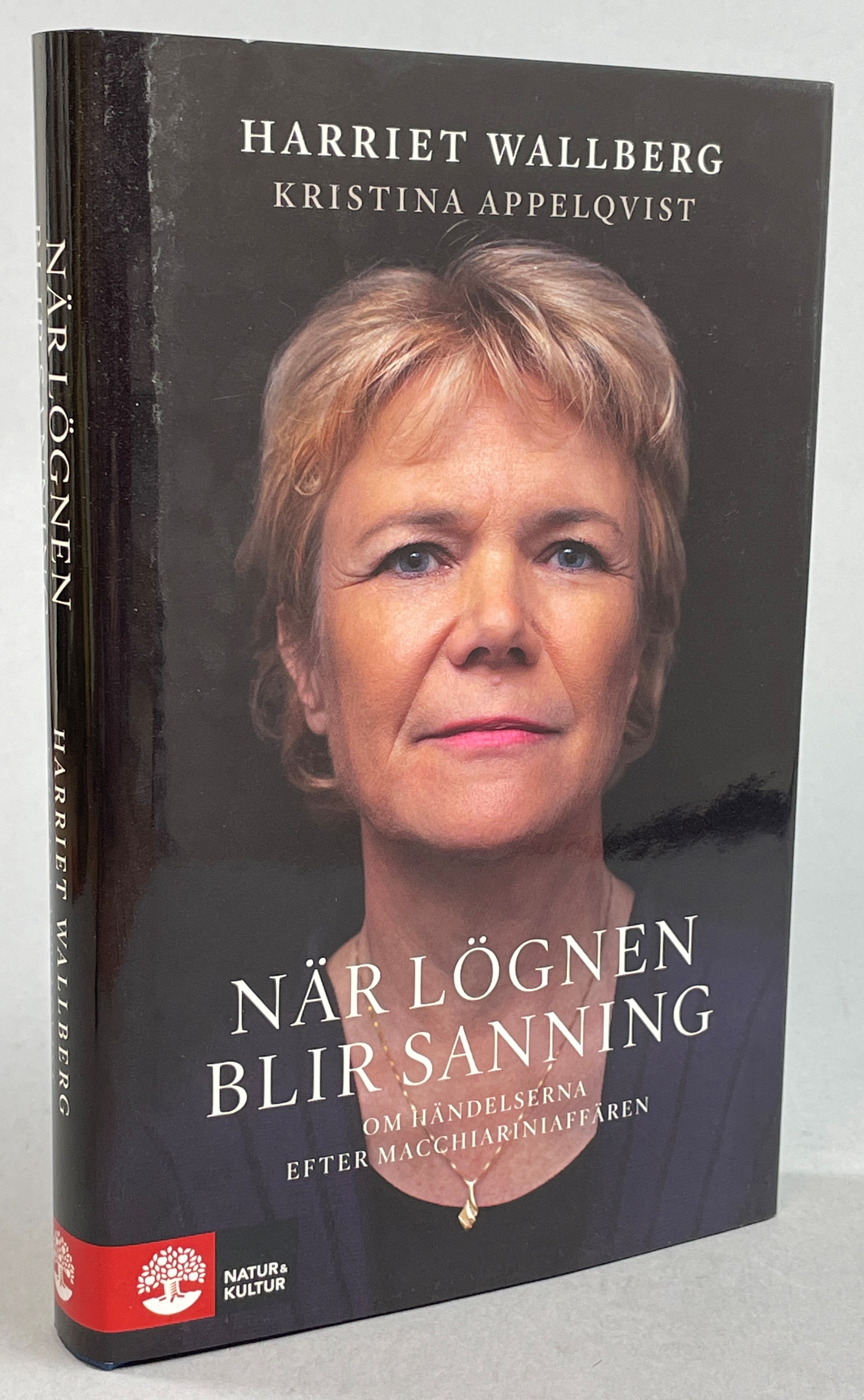 När lögnen blir sanning. Om händelserna efter Macchiariniaffären. [Utg. av] Natur & Kultur.