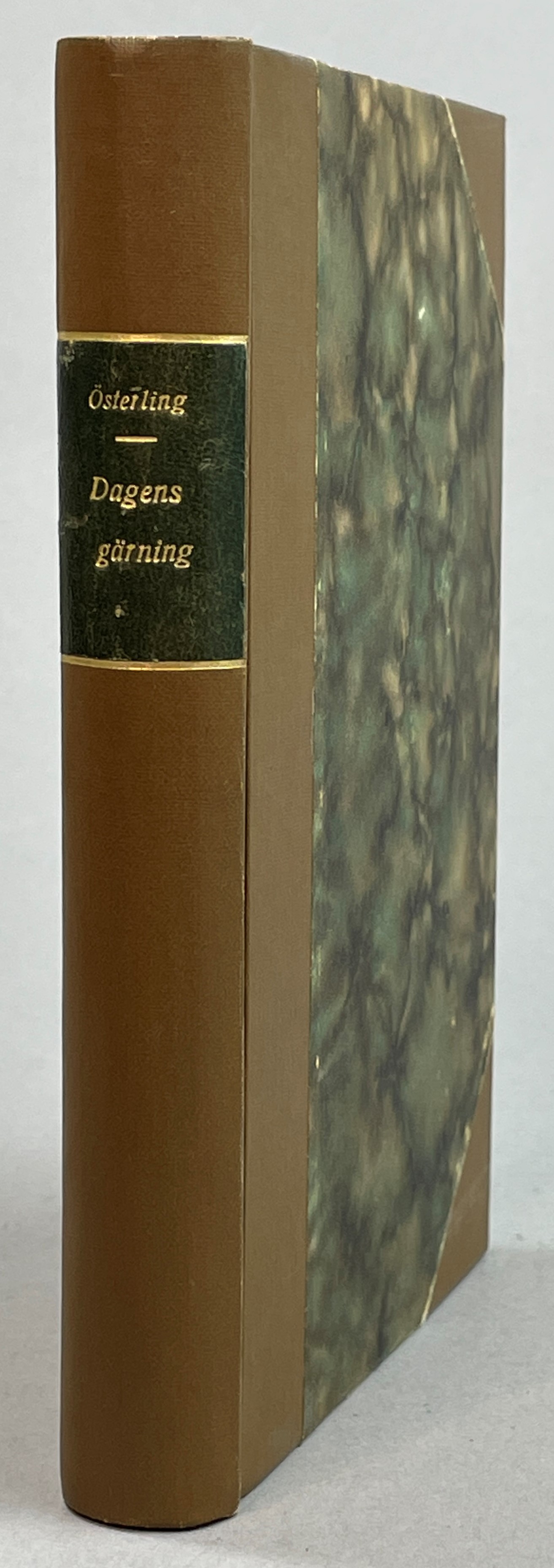 Dagens gärning. Essayer och kritiker 1916-1921. [Utg. av] Albert Bonniers förlag.