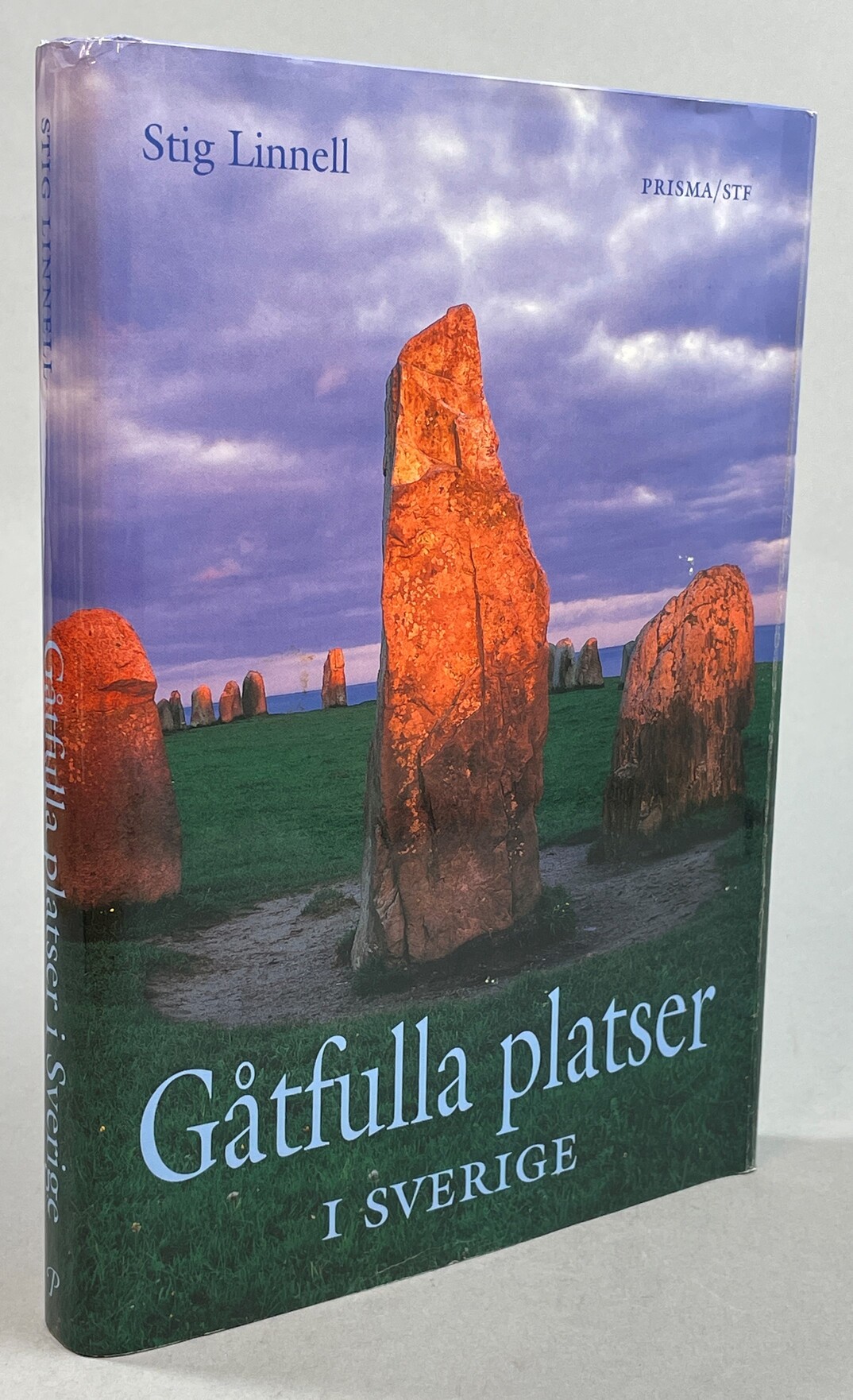 Gåtfulla platser i Sverige. [Utg. av] Prisma i samarbete med Svenska Turistföreningen.
