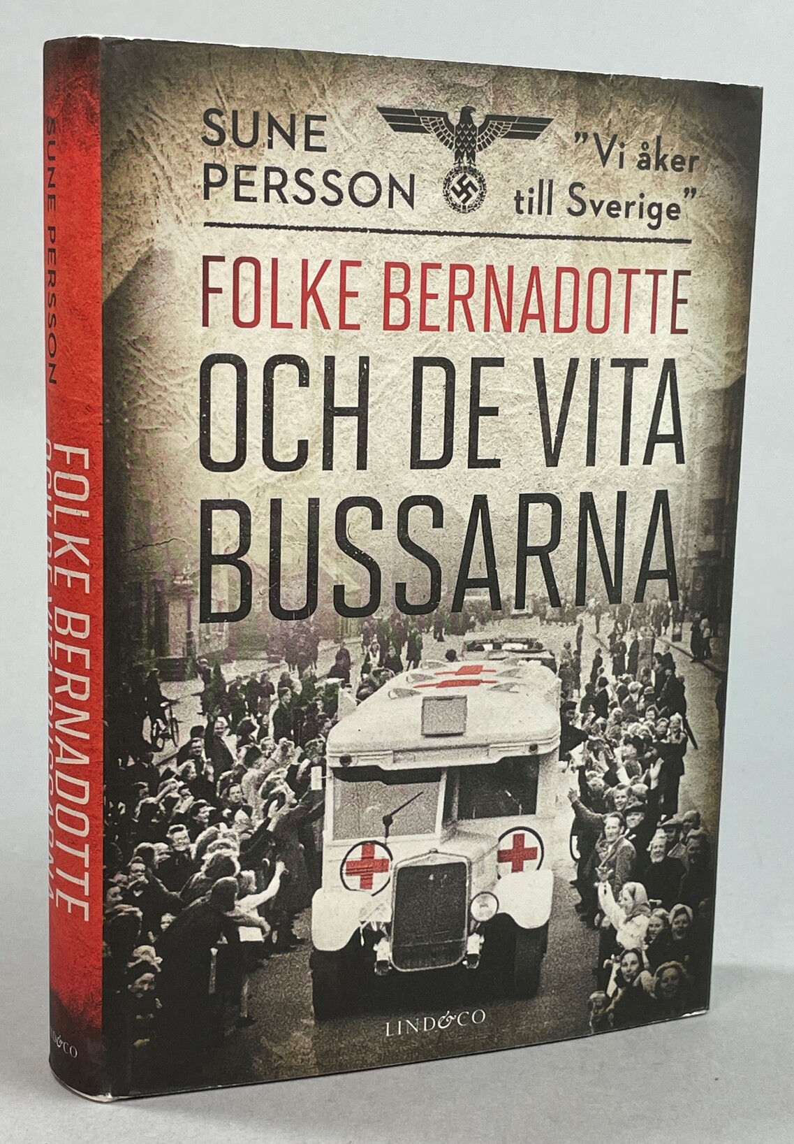 Folke Bernadotte och de vita bussarna. ‘Vi åker till Sverige’. [Utg. av] Carlssons.