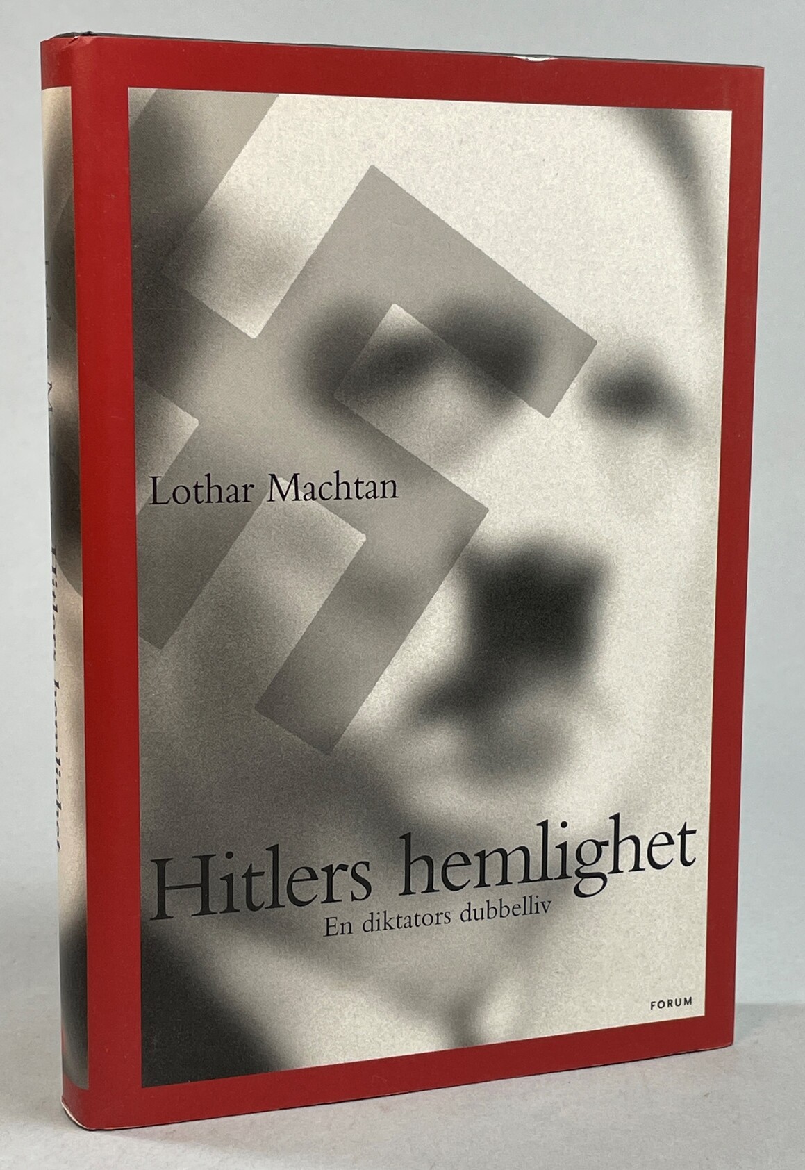 Hitlers hemlighet. En diktators dubbelliv. Översättning: Joachim Retzlaff. [Utg. av] Forum.