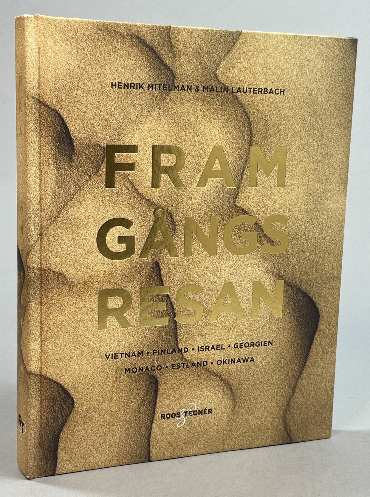 Framgångsresan. Vietnam, Finland, Israel, Georgien, Monaco, Estland, Okinawa. [Utg. av] Roos & Tegnér.