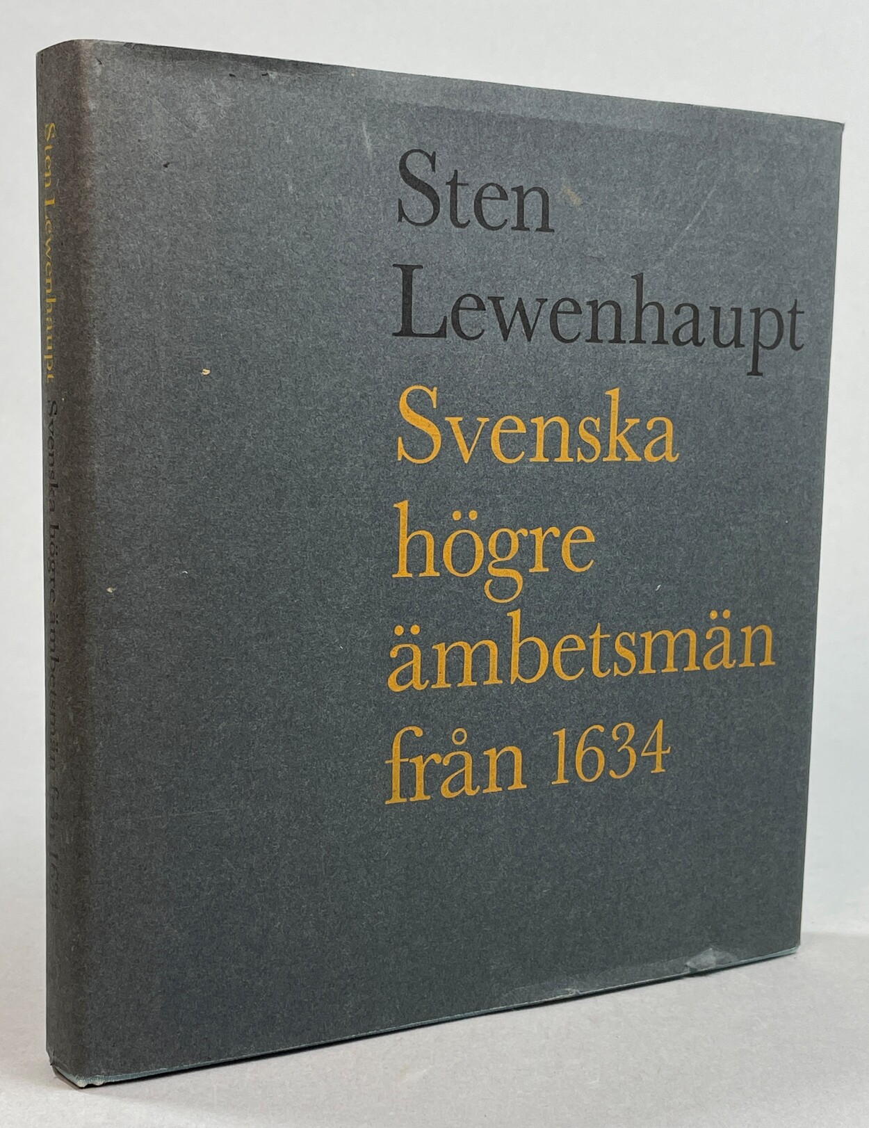 Svenska högre ämbetsmän från 1634. Högre ämbetsmän och chefer för statliga verk inom central och lokal förvaltning m.m. Namn och årtal. [Utg. av] P.A. Norstedt & Söners förlag.