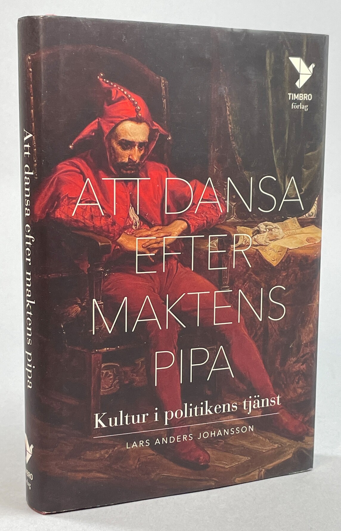 Att dansa efter maktens pipa. Kultur i politikens tjänst. [Utg. av] Timbro förlag.