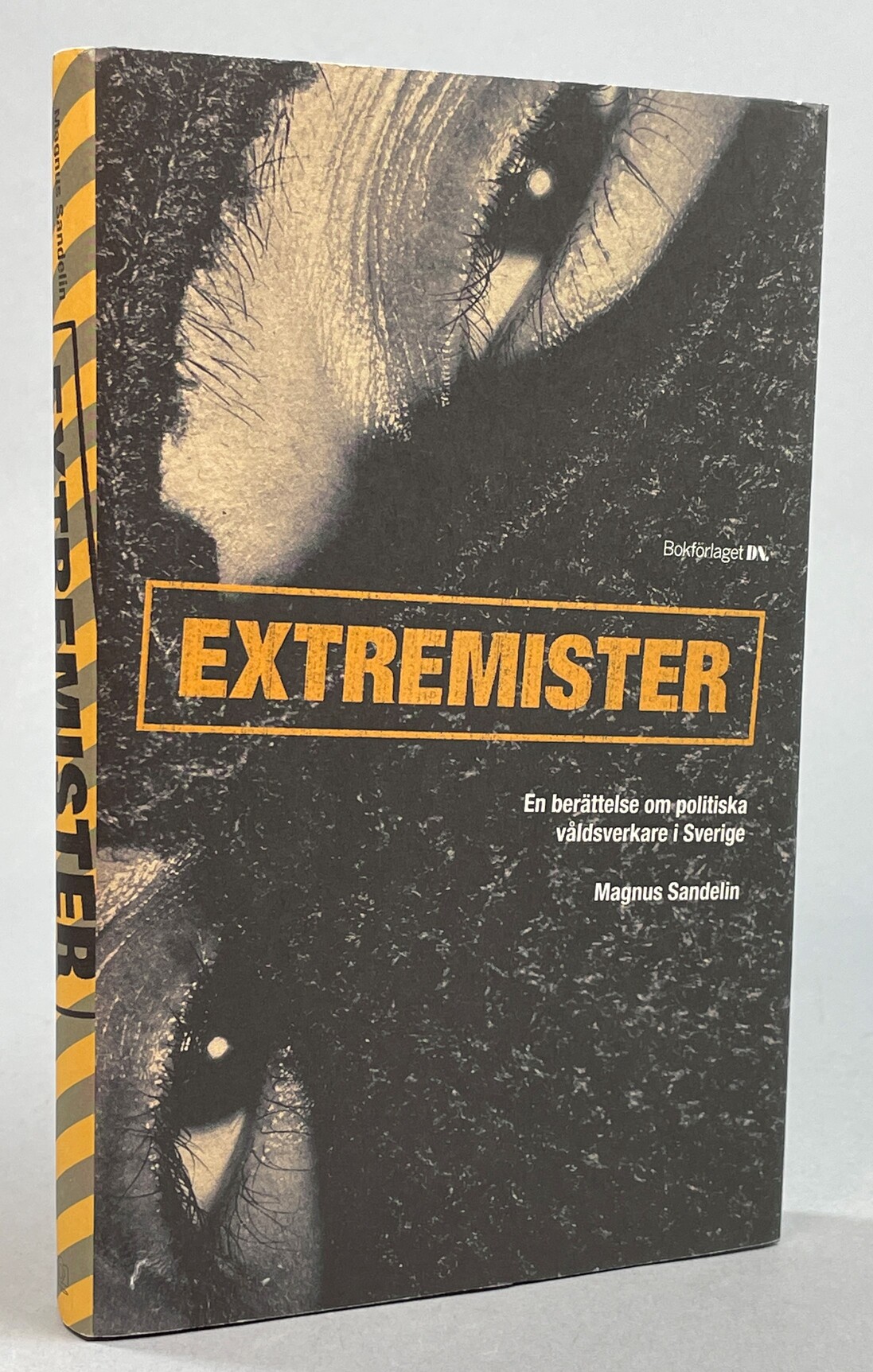 Extremister. En berättelse om politiska våldsverkare i Sverige. [Utg. av] Bokförlaget DN.