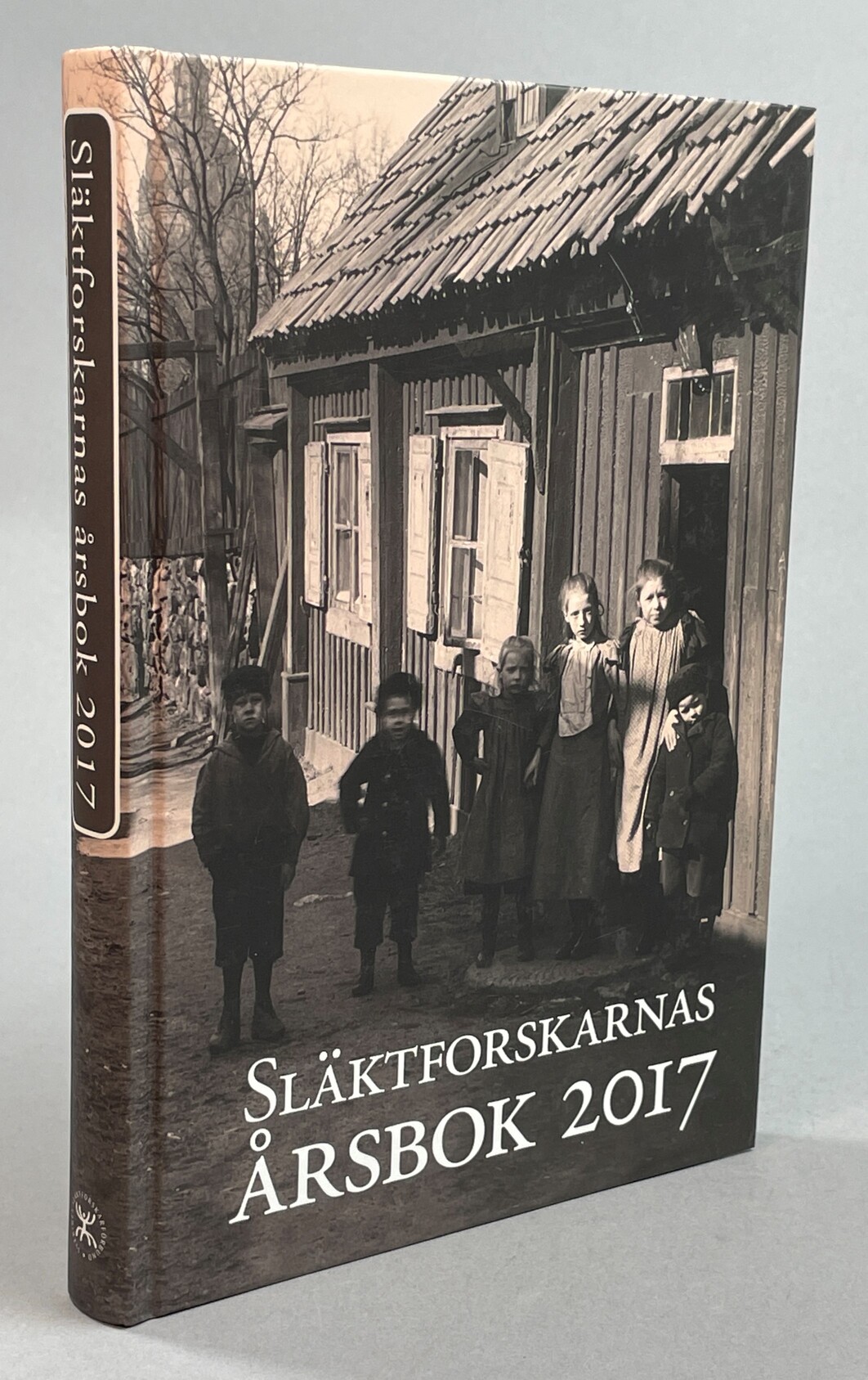 Släktforskarnas årsbok 2017. Utgiven av Sveriges Släktforskarförbund.