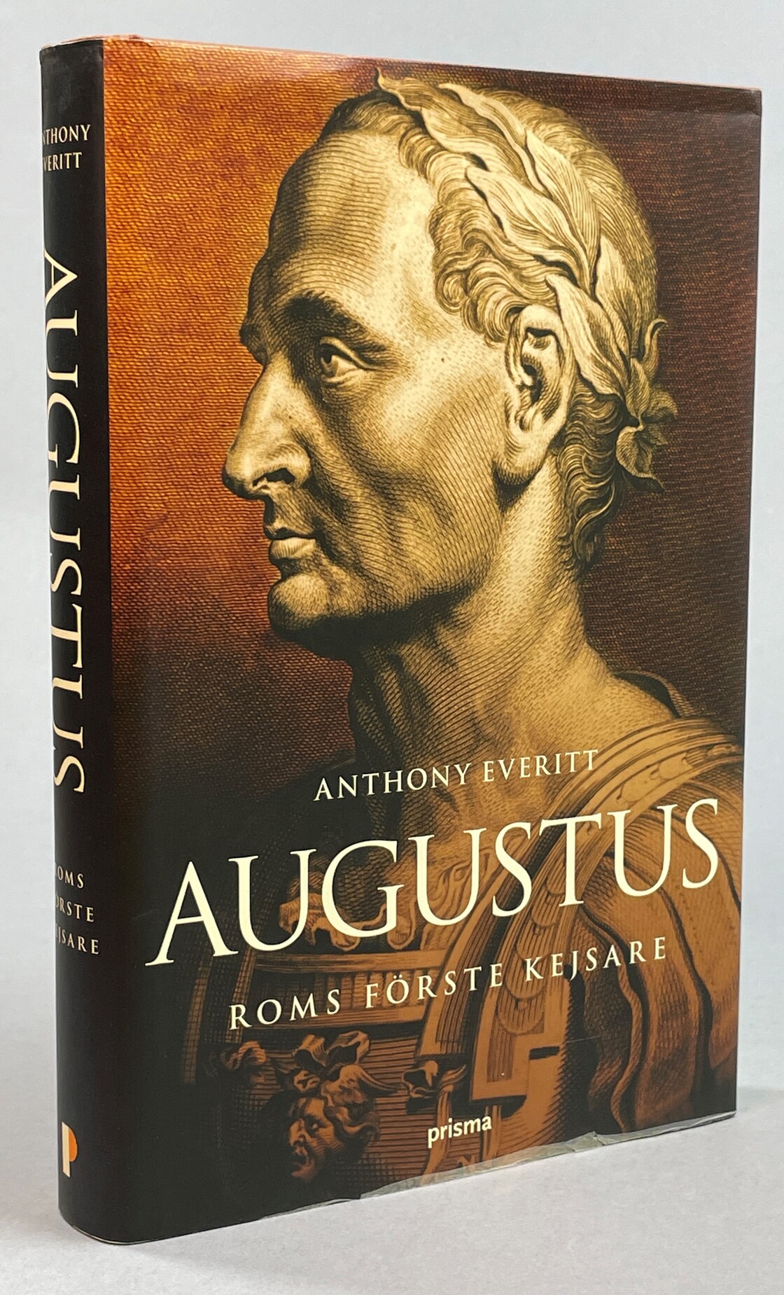 Augustus. Roms förste kejsare. Översättning Mia Mårtensson. [Utg. av] Prisma.