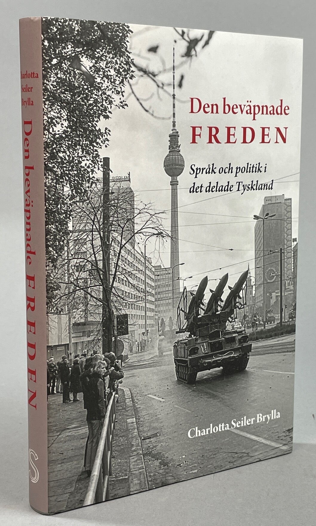 Den beväpnade freden. Språk och politik i det delade Tyskland. [Utg. av] Santérus förlag.